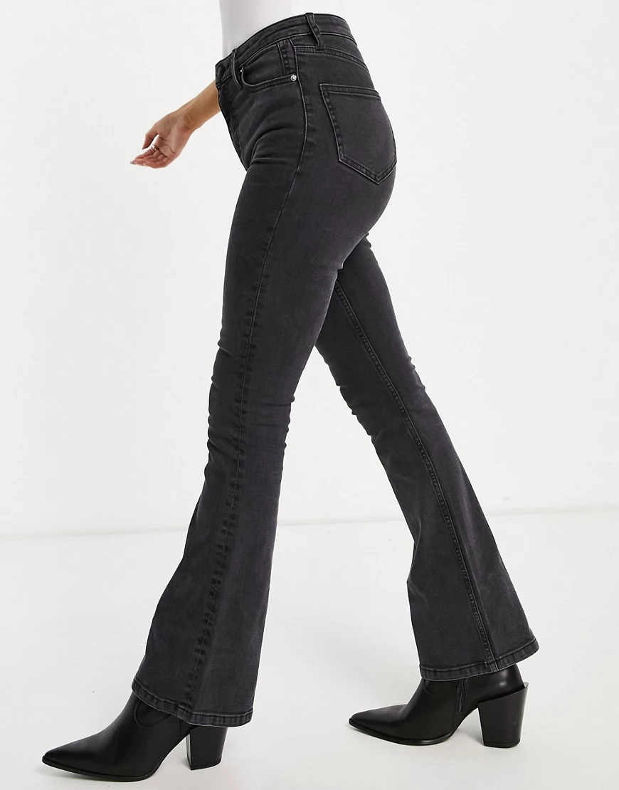 Miss Selfridge – Lizzie – Ausgestellte Jeans in Schwarz mit hohem Bund günstig online kaufen