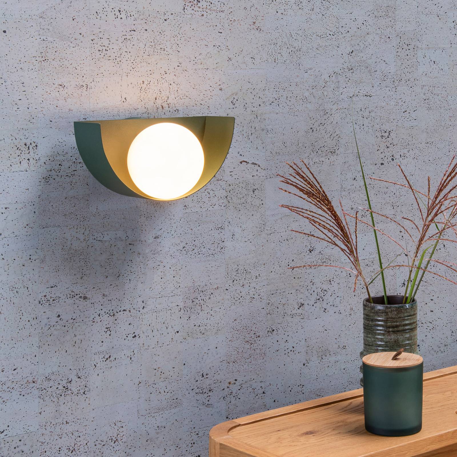 Wandlampe Benni mit Kugelschirm aus Glas, grün günstig online kaufen