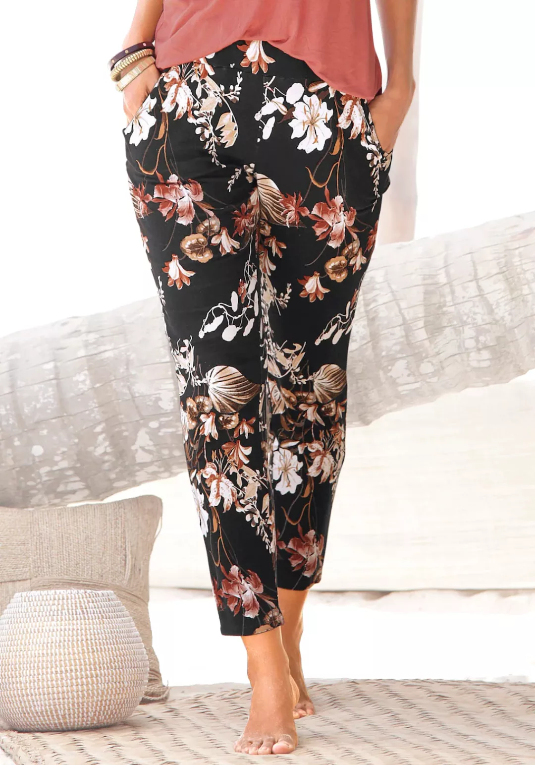 LASCANA Jerseyhose mit Blumenprint und Taschen, schmales Bein, Strandhose, günstig online kaufen