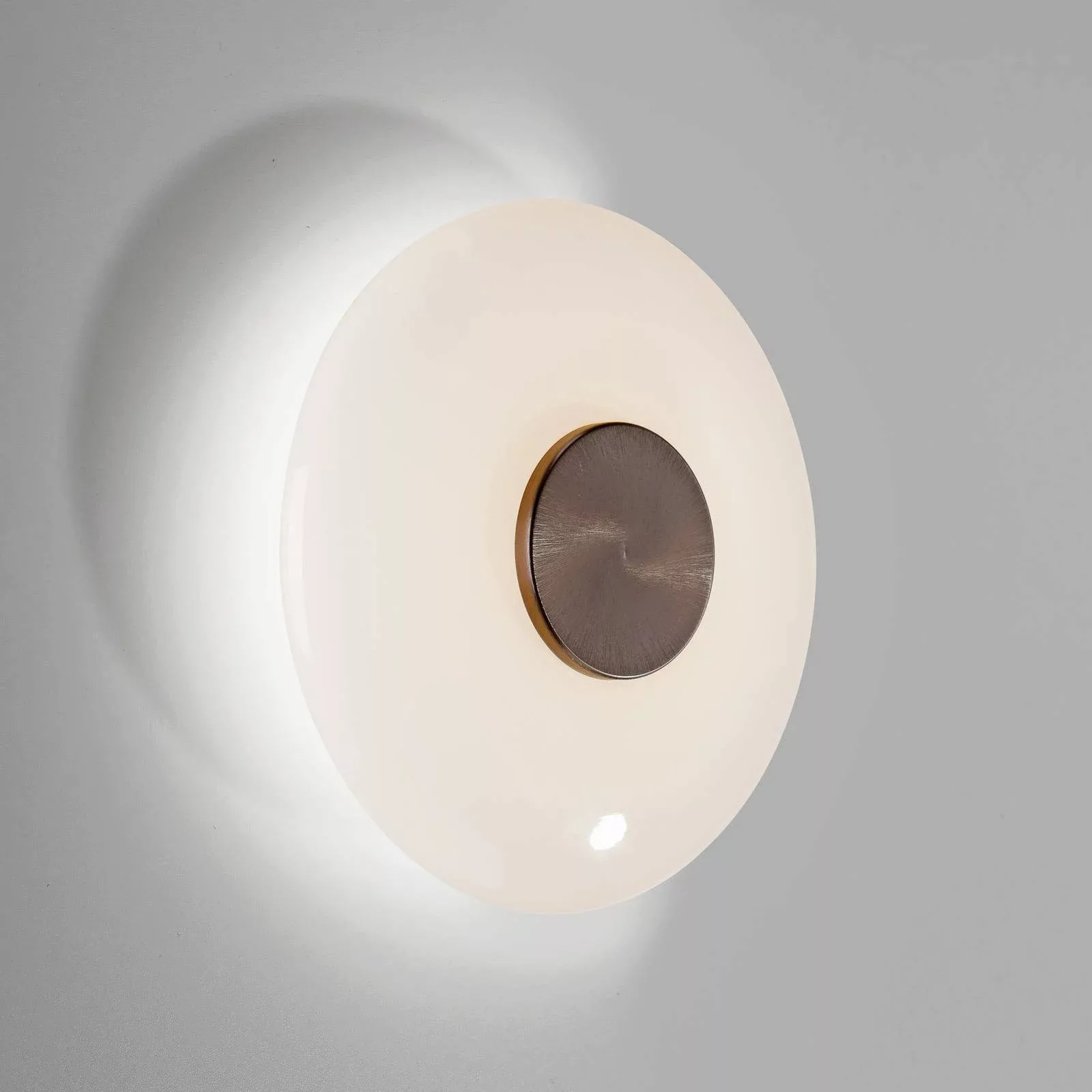 PURE LED-Wandlampe Vitrum, braun/opal Glas/Aluminium Ø 22 cm günstig online kaufen