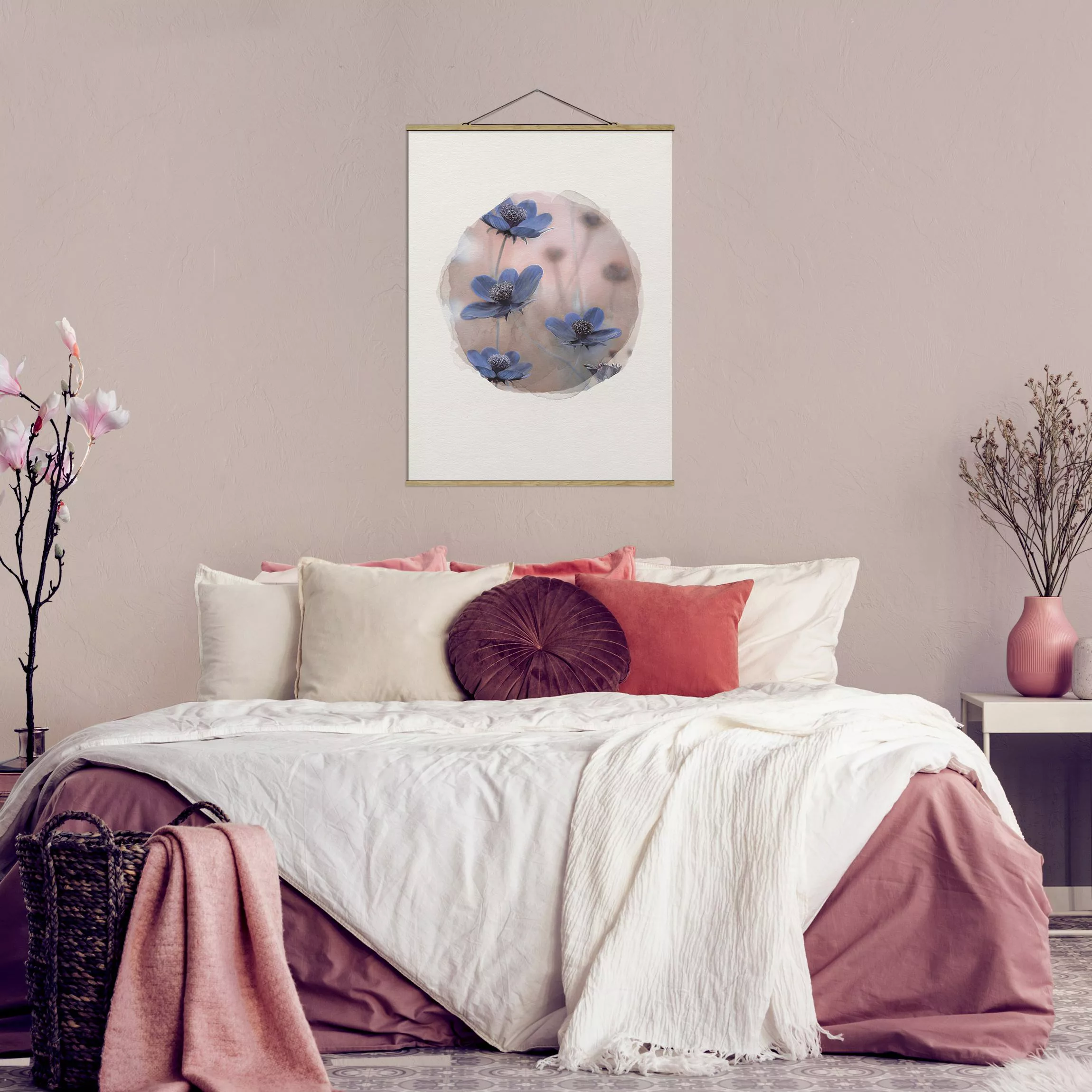 Stoffbild Blumen mit Posterleisten - Hochformat Wasserfarben - Blaue Kosmee günstig online kaufen