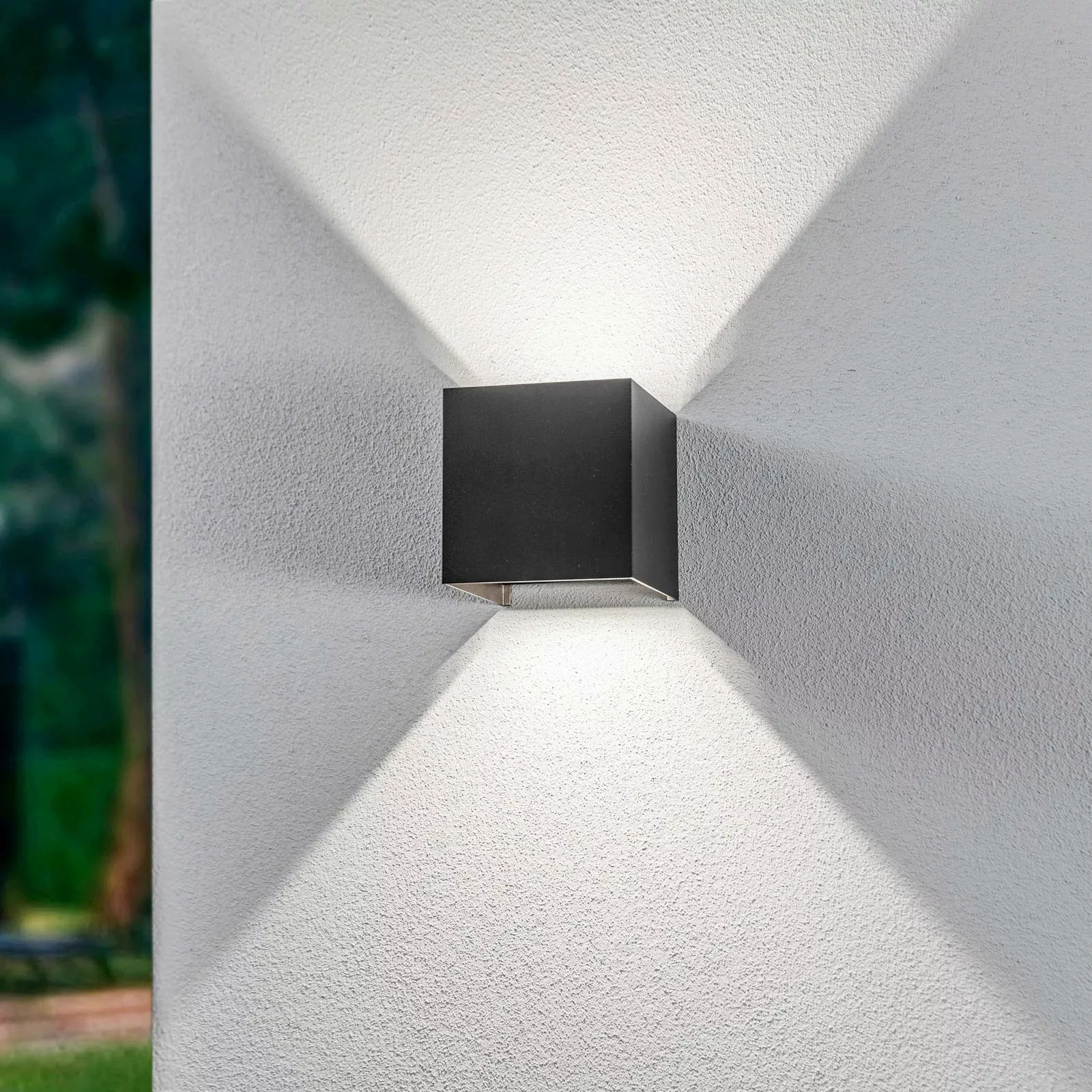 Lindby LED-Außenwandleuchte Nivar, eckig, schwarz, Metall günstig online kaufen