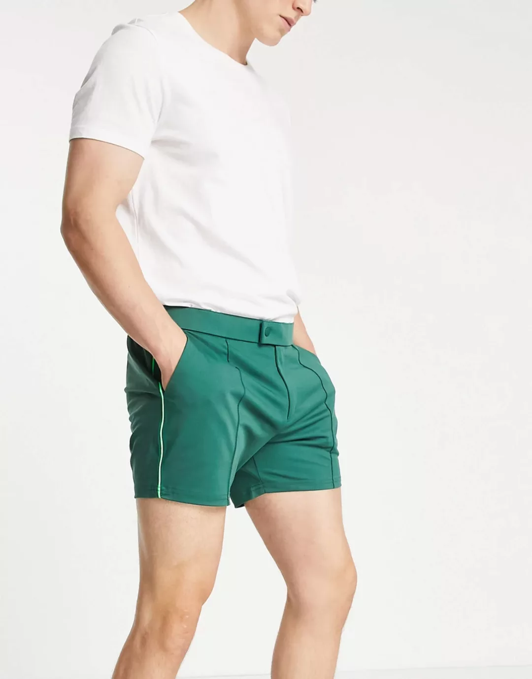 ASOS 4505 – Tennis-Shorts mit kontrastierender Paspelierung-Grün günstig online kaufen