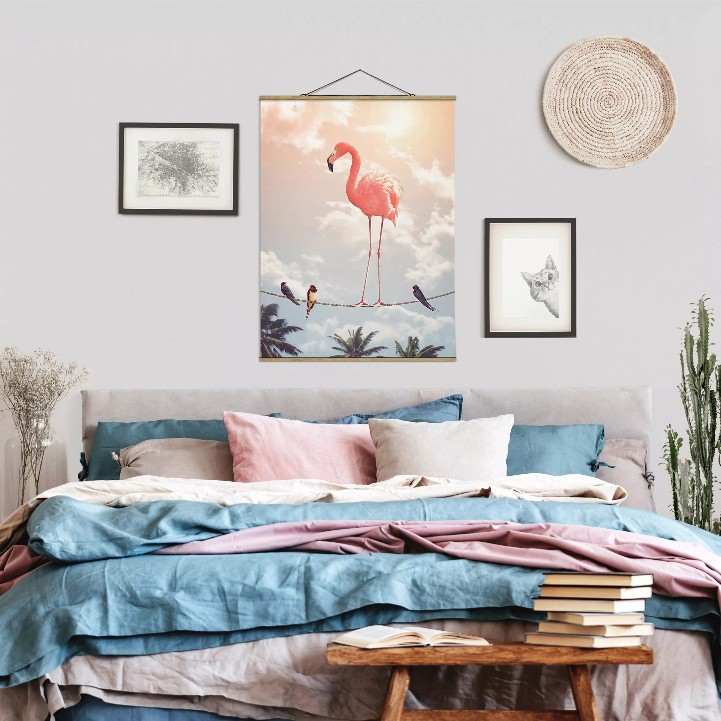 Stoffbild Tiere mit Posterleisten - Hochformat Himmel mit Flamingo günstig online kaufen