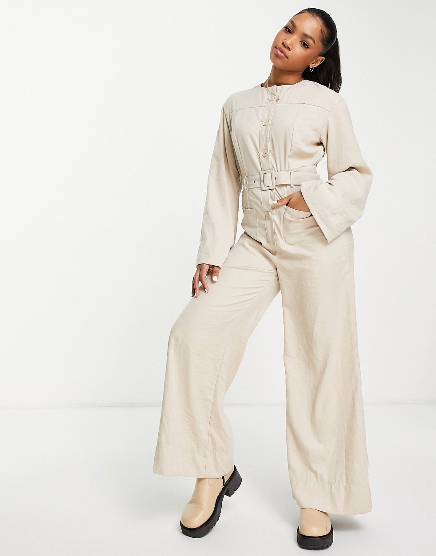 Lola May – Utility-Jumpsuit in Sand mit weitem Bein-Neutral günstig online kaufen