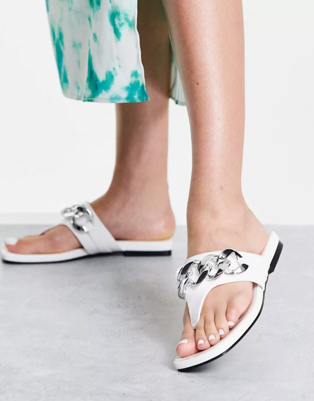Topshop – Promise – Sandalen in Weiß mit Kettendetail-Schwarz günstig online kaufen
