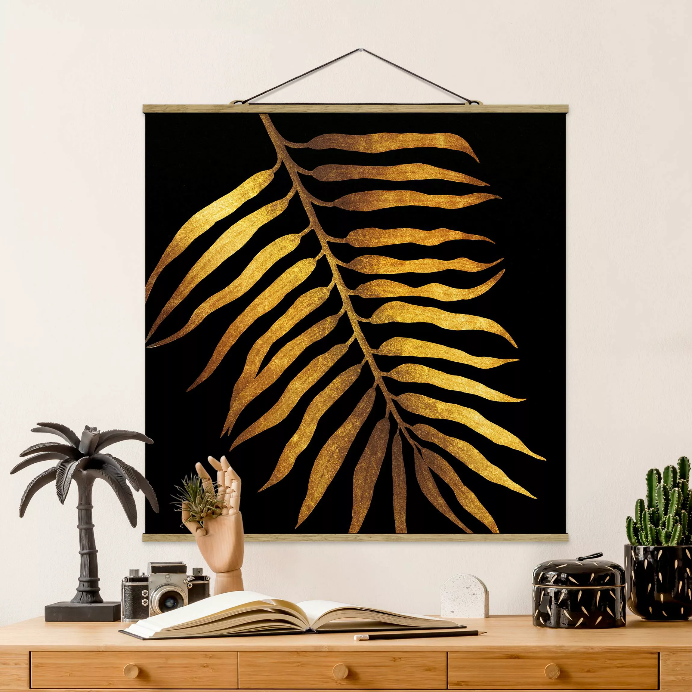 Stoffbild Blumen mit Posterleisten - Quadrat Gold - Palmenblatt II auf Schw günstig online kaufen