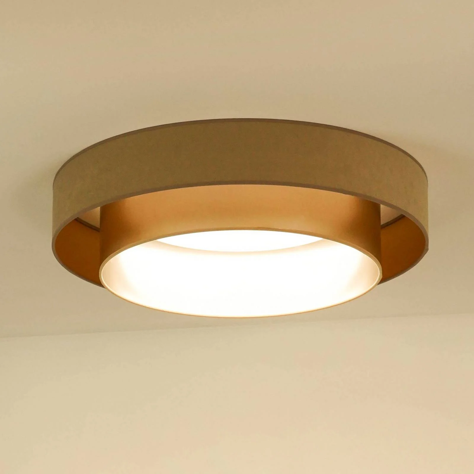 LED-Deckenlampe Luneta, Samt beige/gold, Ø 60 cm, 3-step-dim günstig online kaufen
