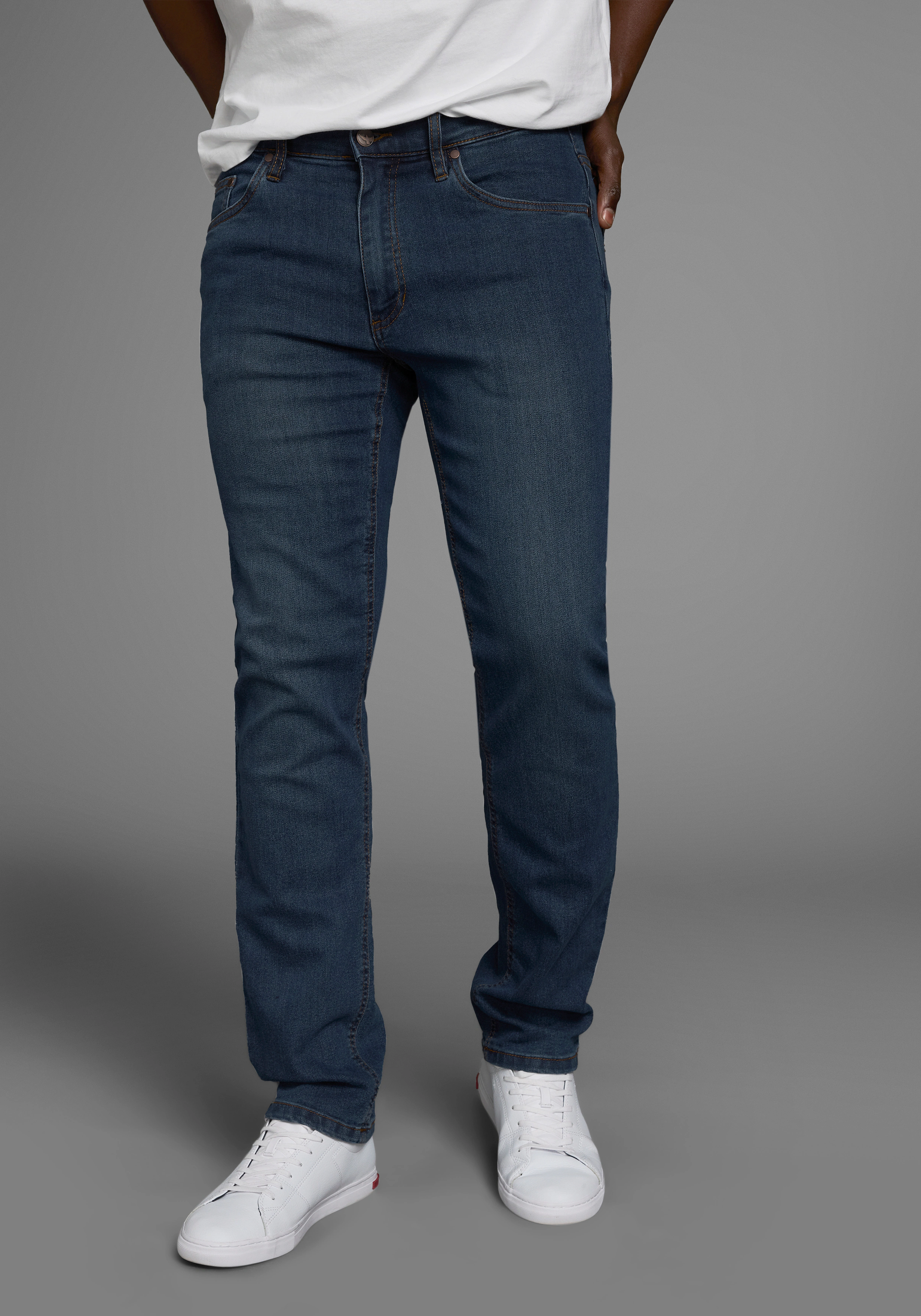 Arizona Straight-Jeans, gerade Beinform, dezente Used-Waschung, niedrige Le günstig online kaufen