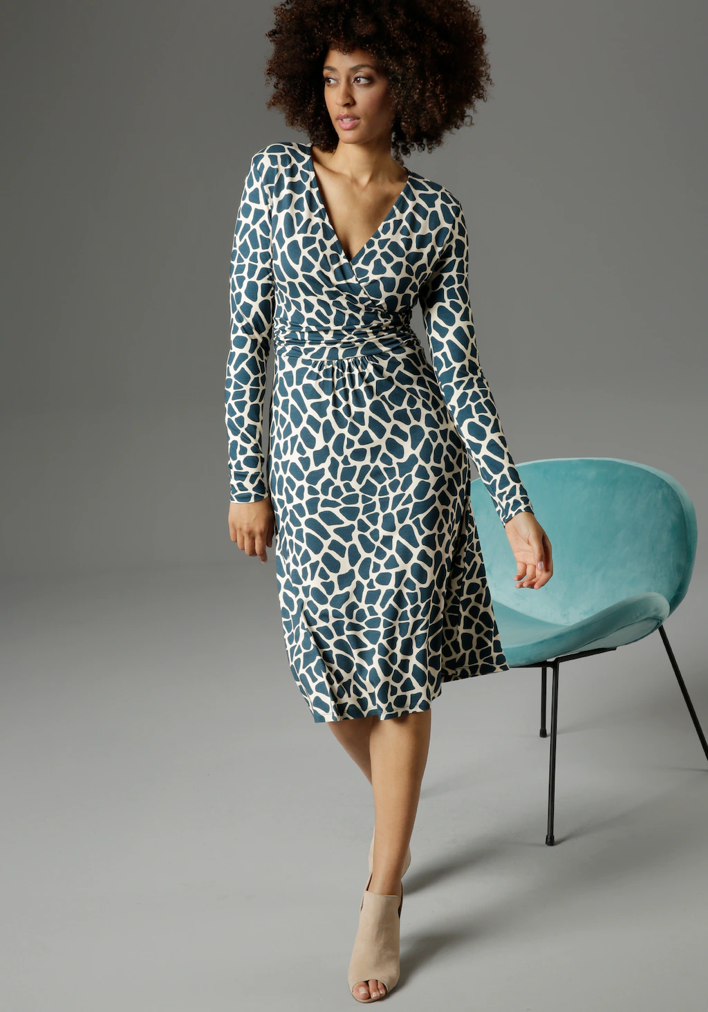 Aniston SELECTED Jerseykleid, mit farbigem animal-print günstig online kaufen