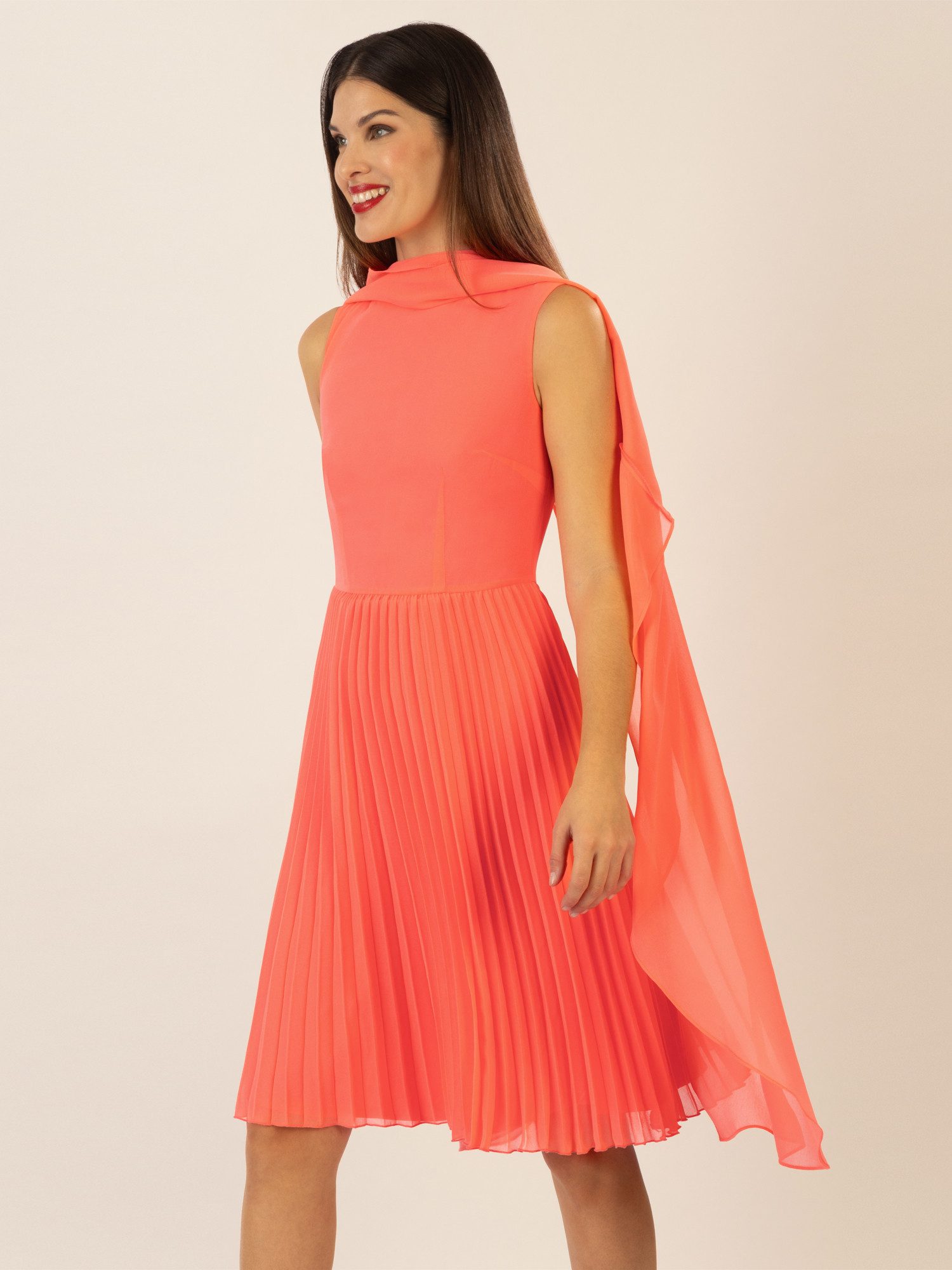 Apart Cocktailkleid mit Plisseerock und angearbeitetem günstig online kaufen