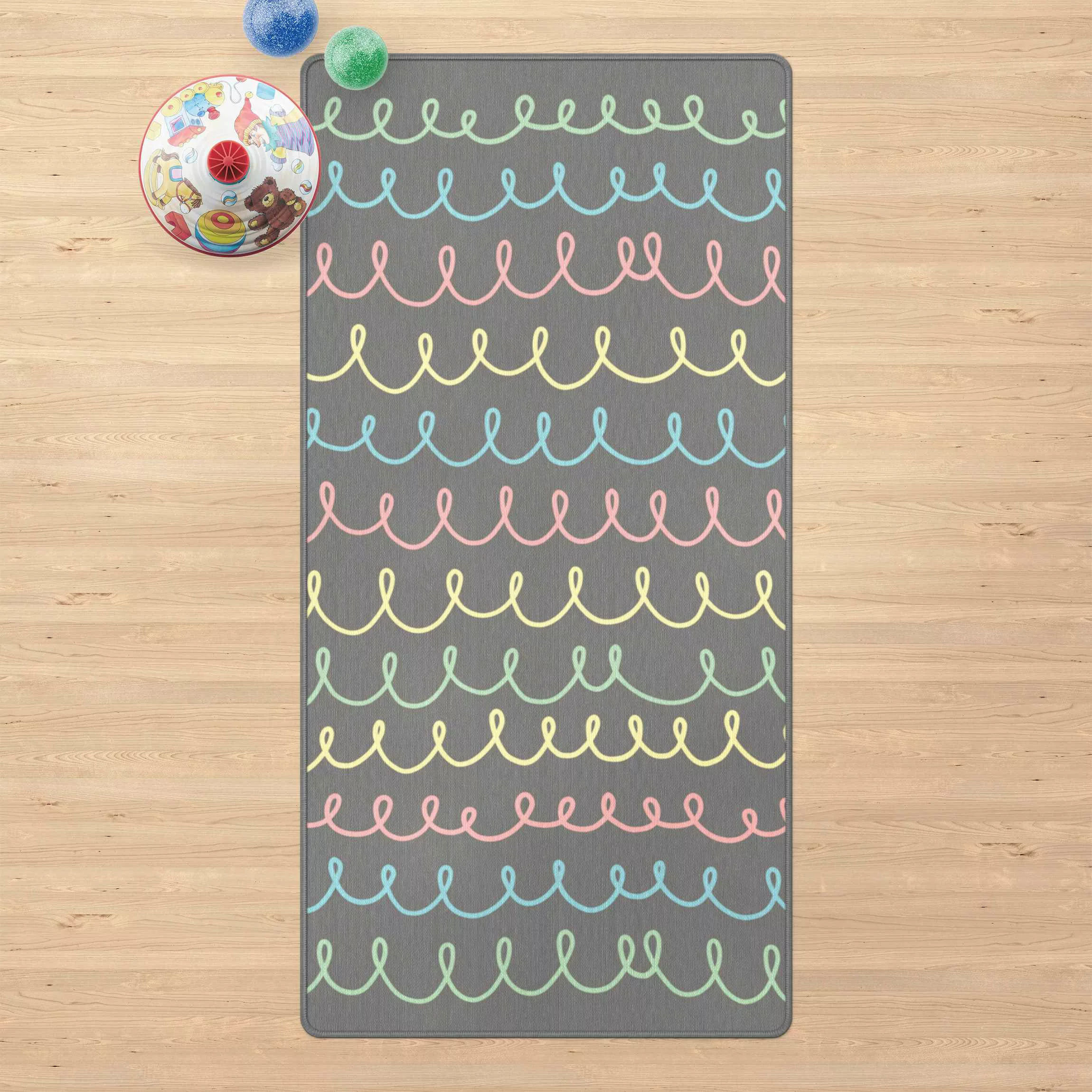 Teppich Gezeichnete Pastellfarbene Kringellinien auf Grau günstig online kaufen