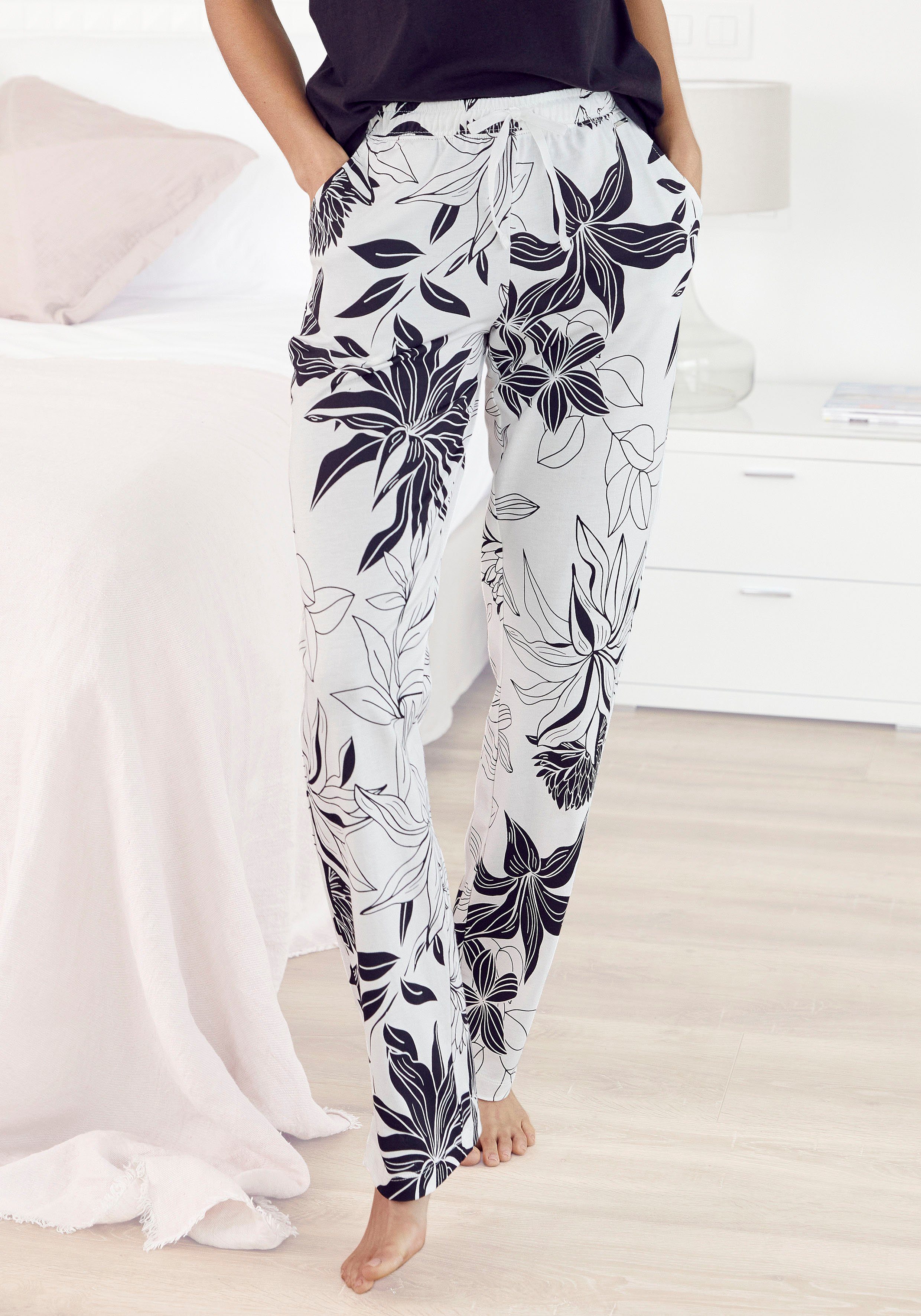 LASCANA Schlafhose, mit floralem Druck günstig online kaufen