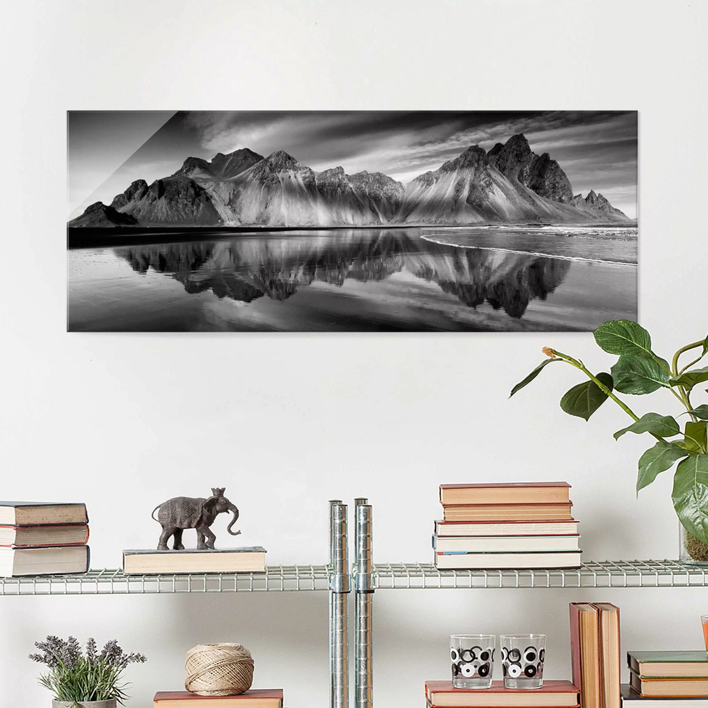 Glasbild Schwarz-Weiß - Panorama Vesturhorn in Island günstig online kaufen