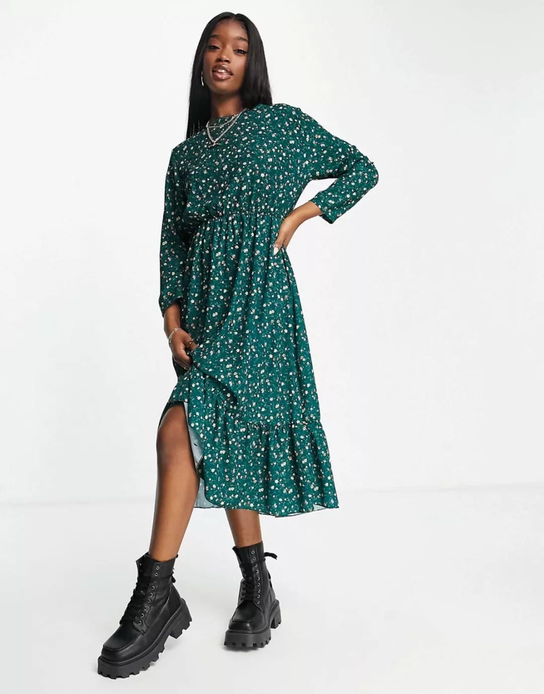 I Saw It First – Midi-Hängerkleid in Smaragdgrün mit Rüschensaum und Blumen günstig online kaufen