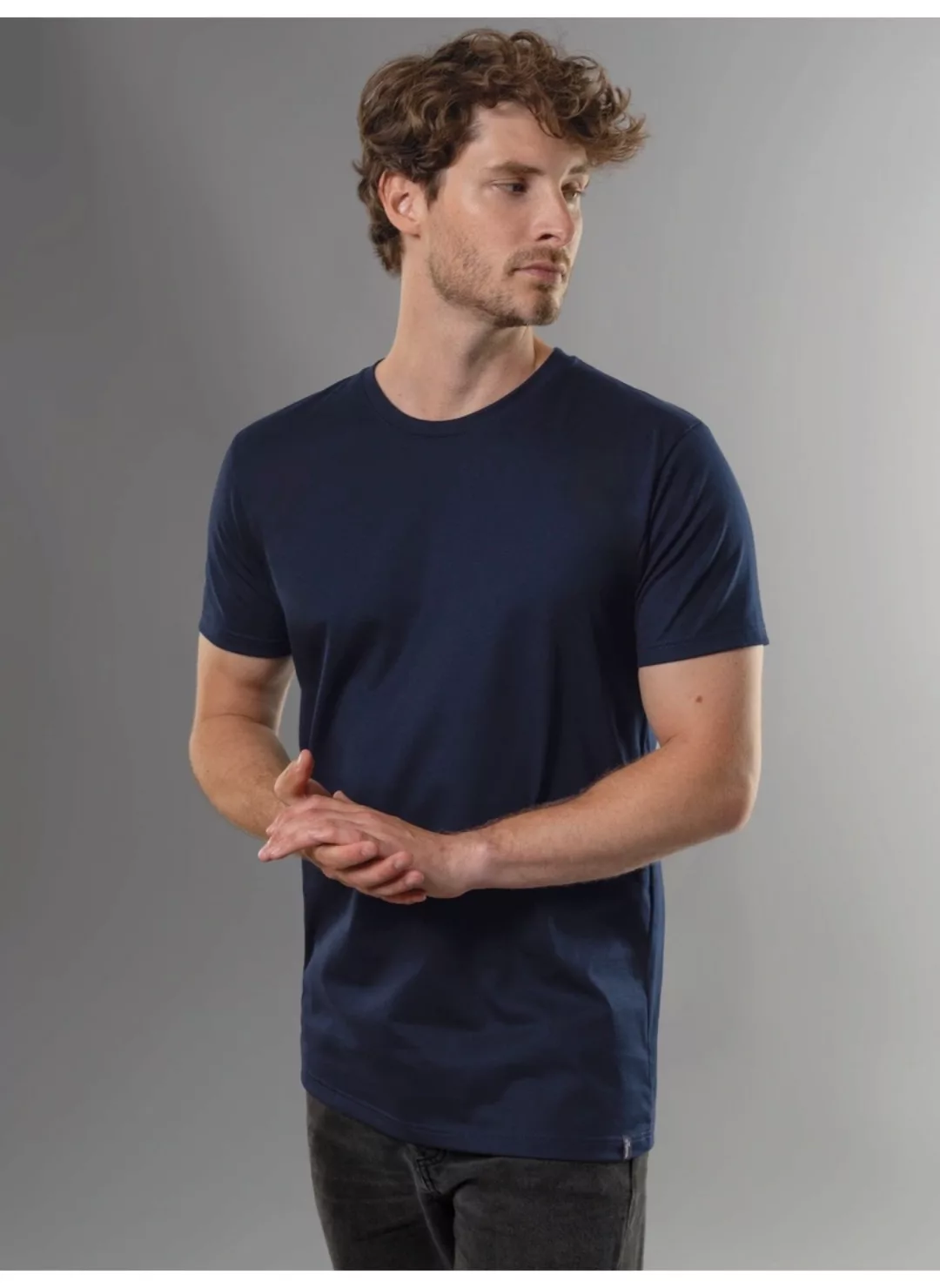 Trigema T-Shirt TRIGEMA Slim Fit T-Shirt aus DELUXE Baumwolle (1-tlg) günstig online kaufen