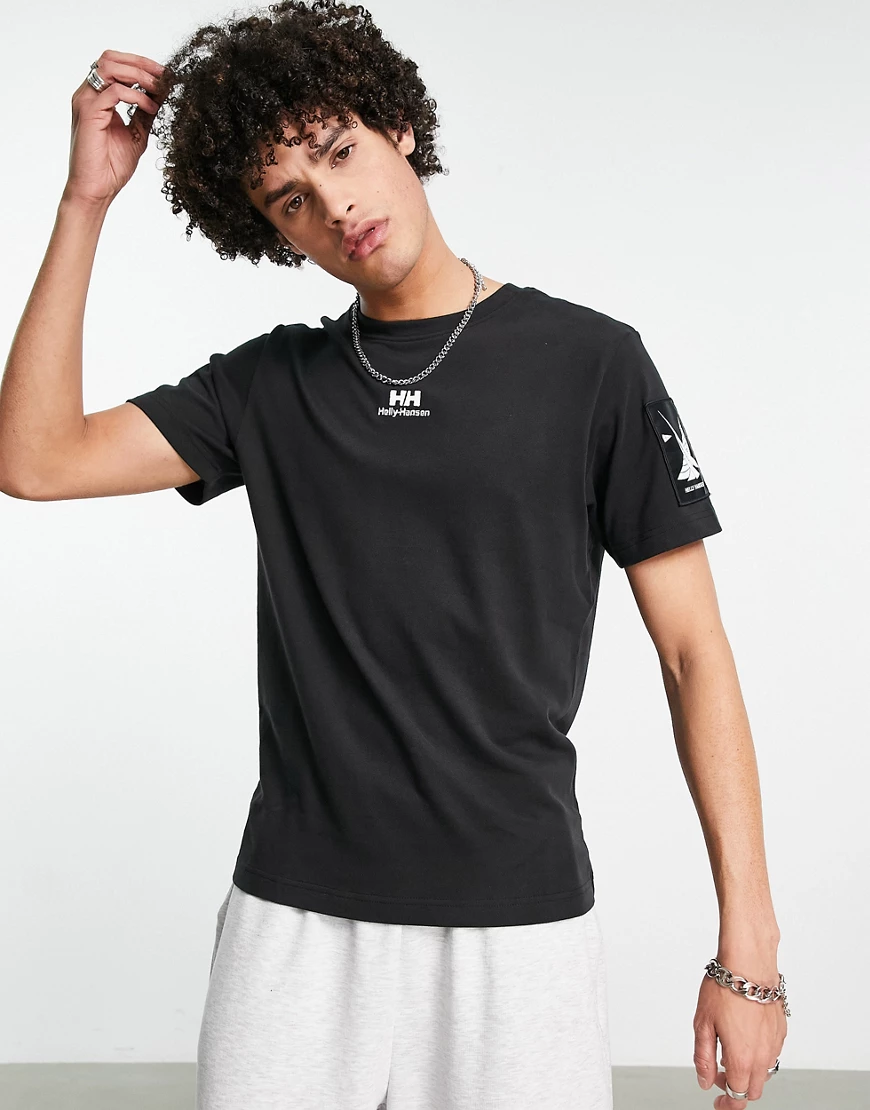 Helly Hansen – YU – T-Shirt in Schwarz mit Aufnäher günstig online kaufen