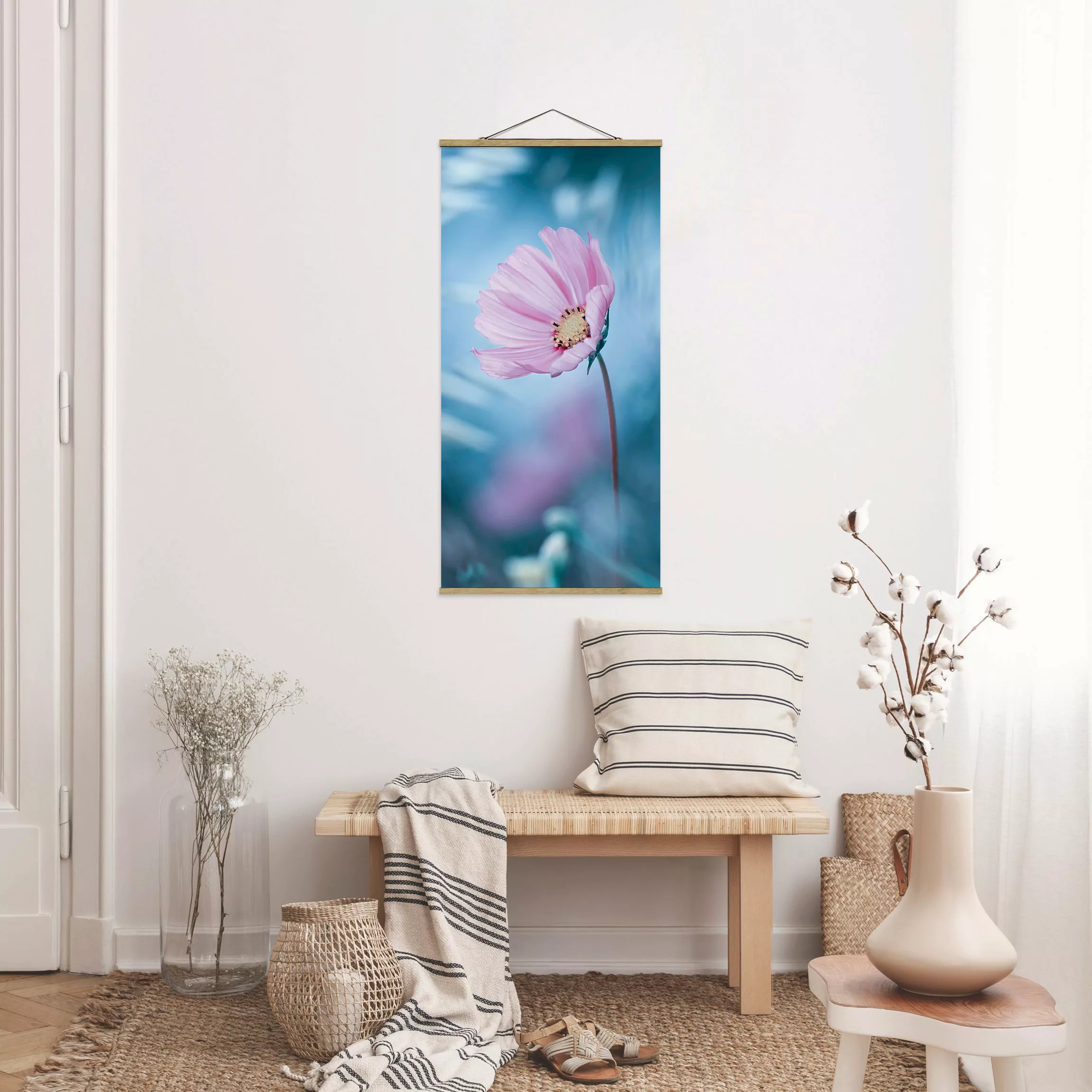 Stoffbild Blumen mit Posterleisten - Hochformat Blüte in Pastell günstig online kaufen
