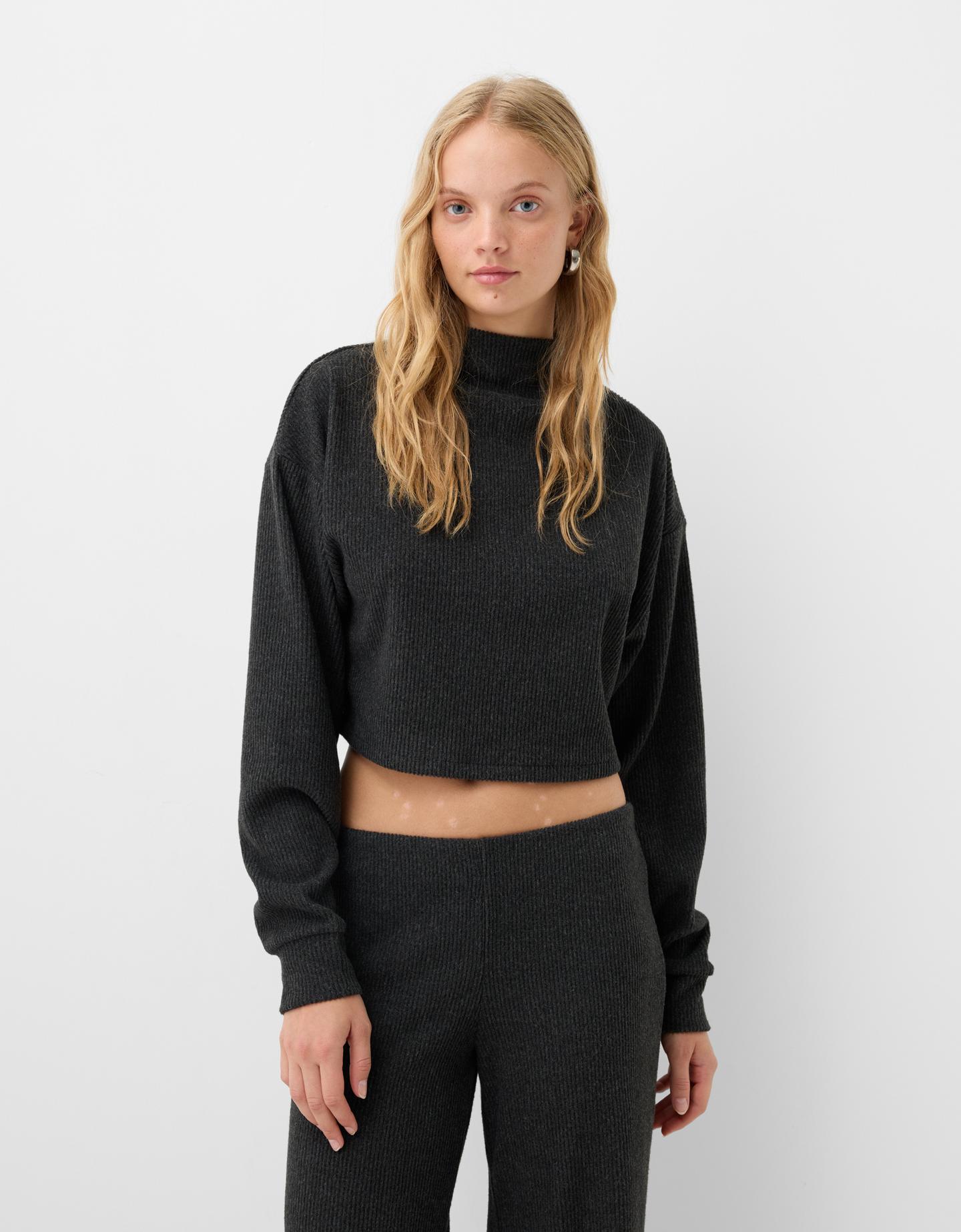 Bershka Soft-Touch-Pullover Mit Stehkragen Und Rippenmuster Damen M Dunkelg günstig online kaufen