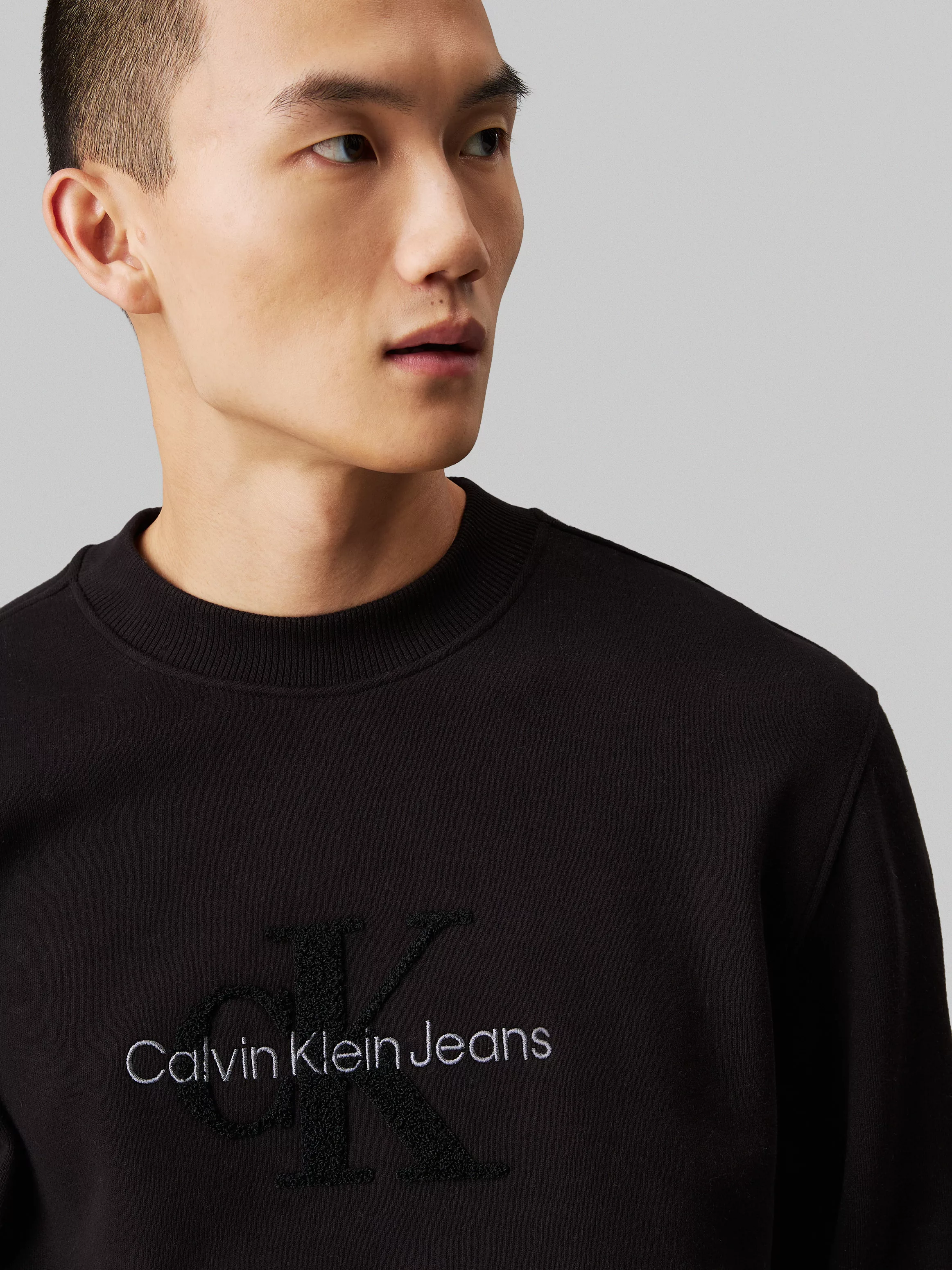 Calvin Klein Jeans Sweatshirt CHENILLE MONOLOGO CREW NECK mit Logostickerei günstig online kaufen