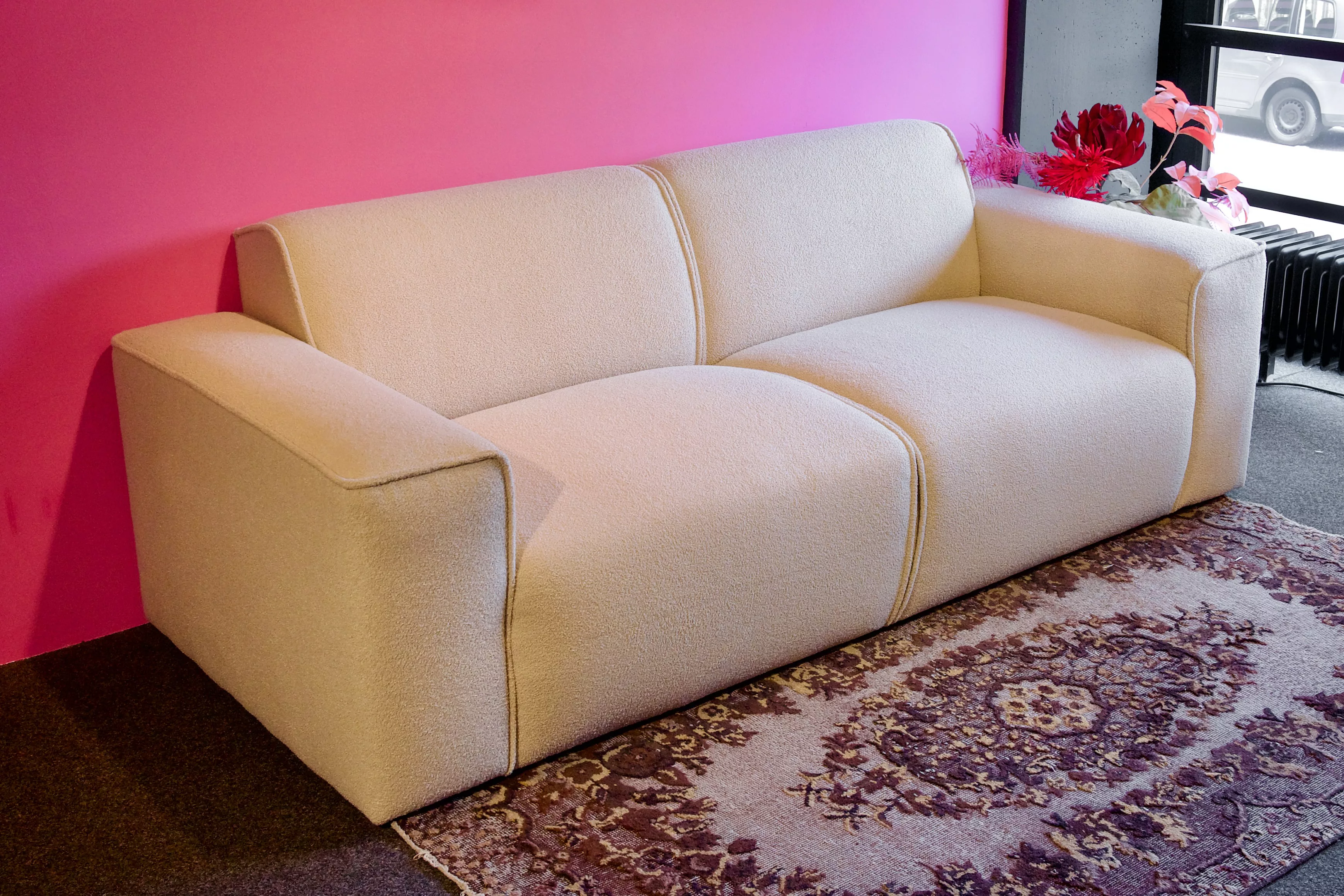 2,5-Sitzer Sofa Aluna in beigem Teddybezug im bodennahen Design günstig online kaufen