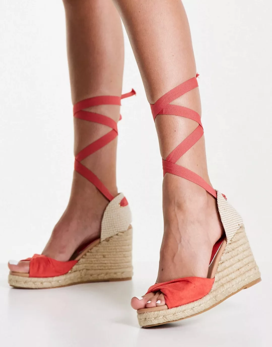 New Look – Espadrilles-Sandalen mit Bindedetail und Keilabsatz in Korallenr günstig online kaufen