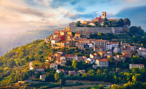 Papermoon Fototapete »MOTOVUN-ANTIKE STADT ISTRIA BURG DORF PANORAMA SONNE« günstig online kaufen