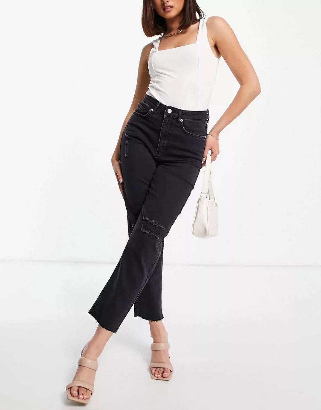 NA-KD – Gerade geschnittene Jeans in Schwarz im Used-Look mit hohem Bund günstig online kaufen