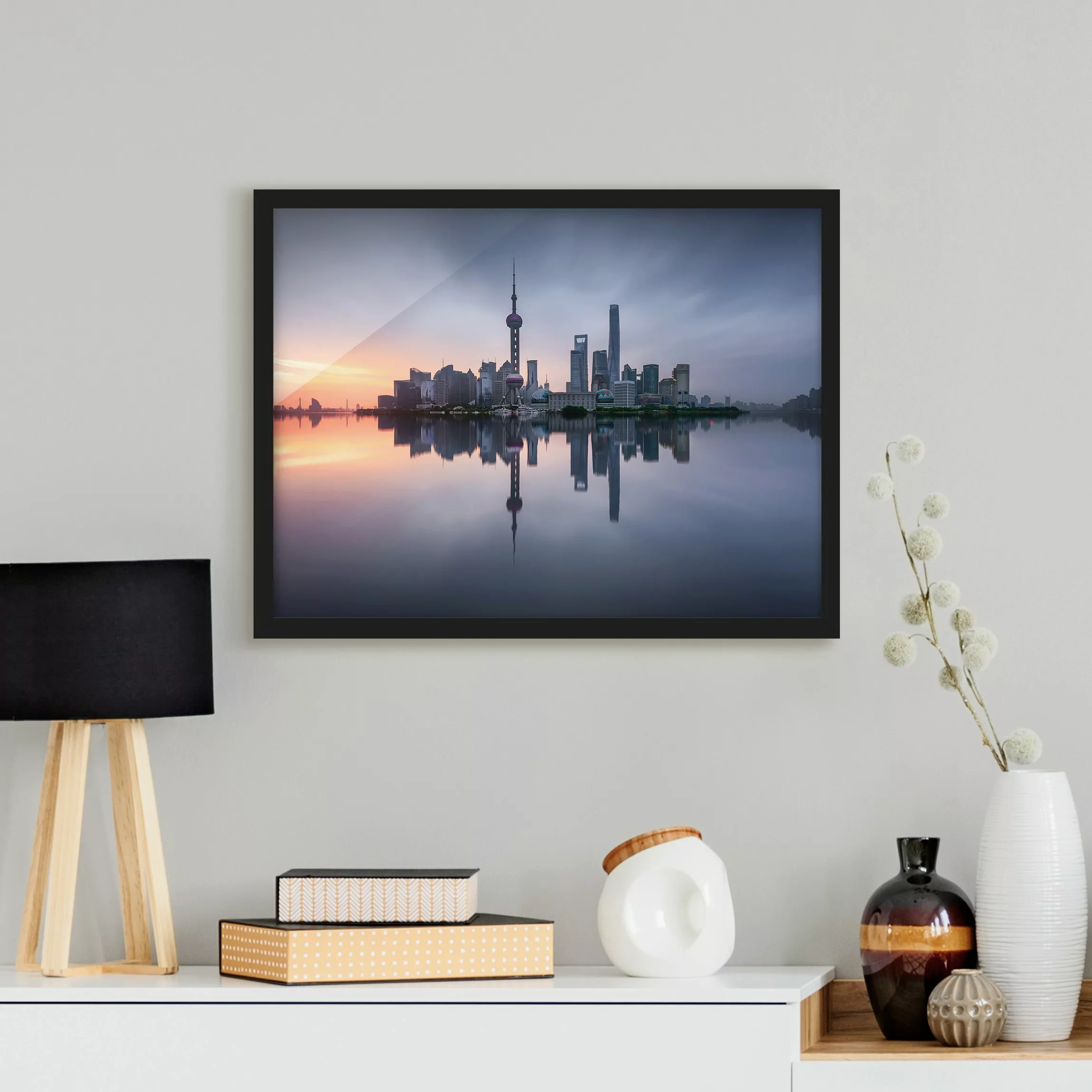 Bild mit Rahmen Architektur & Skyline - Querformat Shanghai Skyline Morgens günstig online kaufen