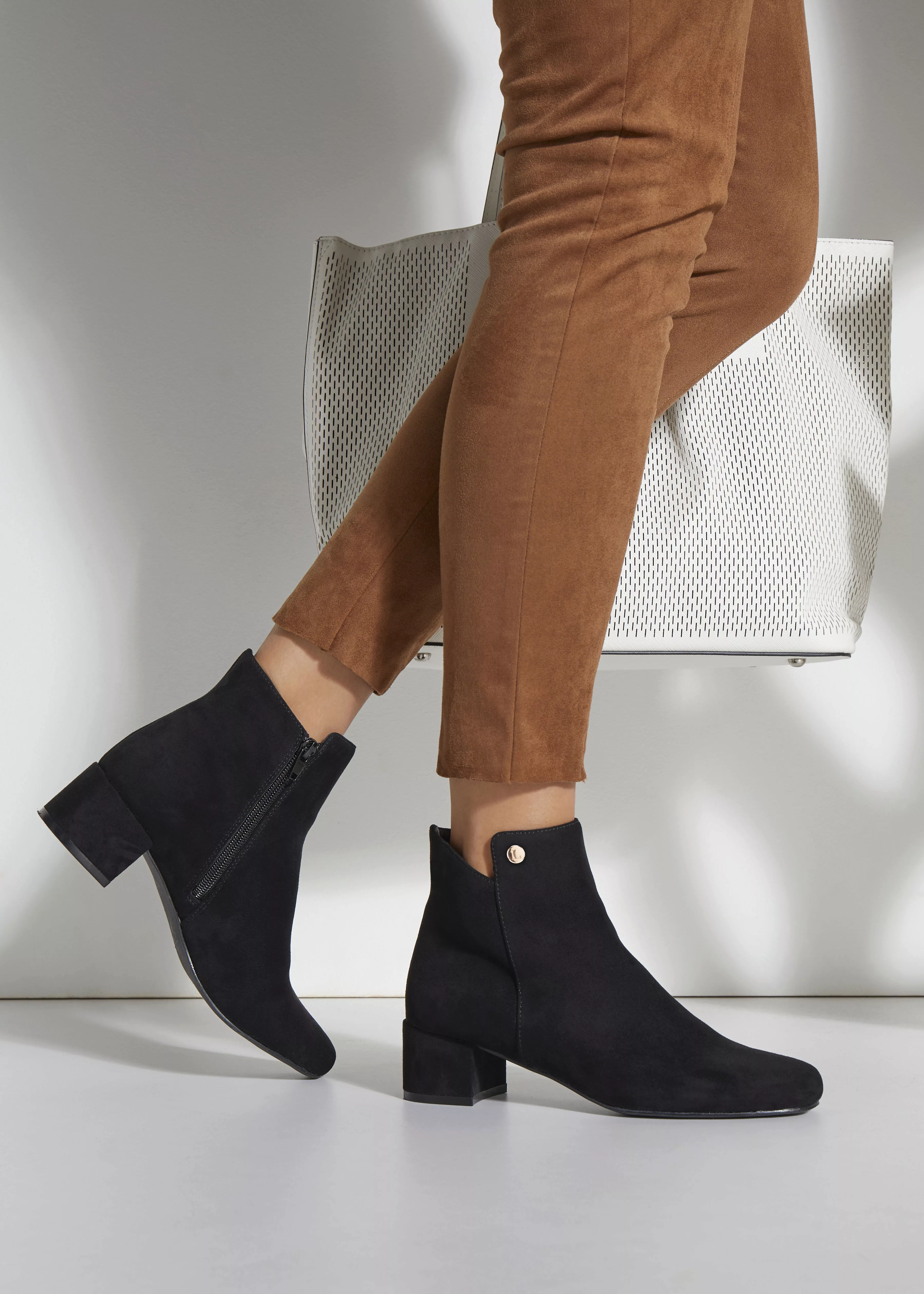 LASCANA Stiefelette, mit bequemen Blockabsatz, Ankle Boots, Stiefel VEGAN günstig online kaufen