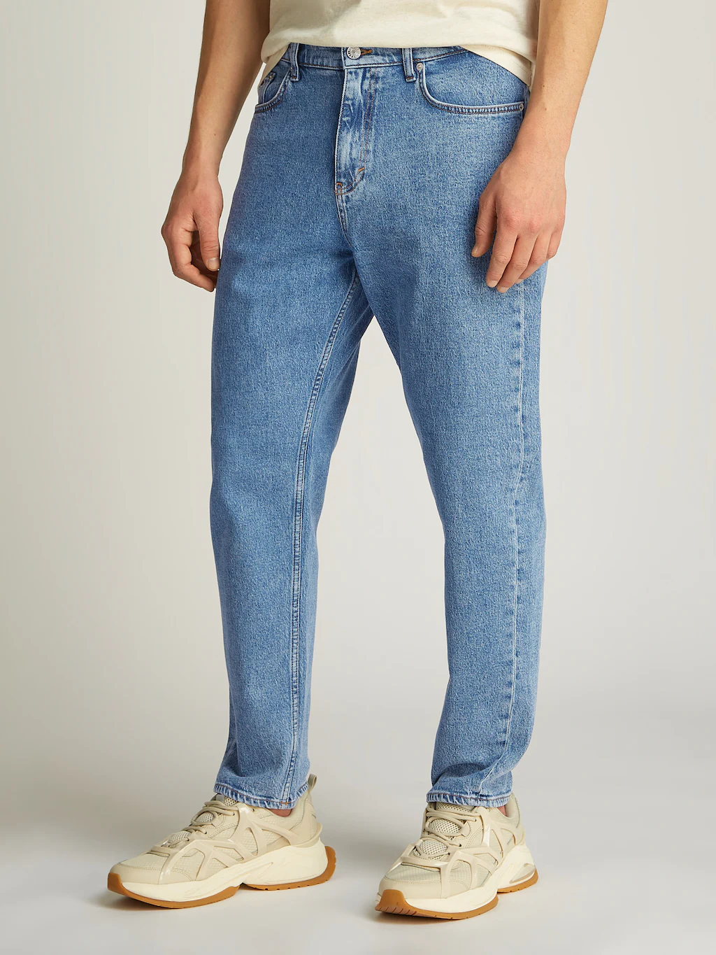 Tommy Jeans Gerade Jeans "Isaac Relaxed Tapered", Relaxed‑Fit‑Jeans mit kon günstig online kaufen