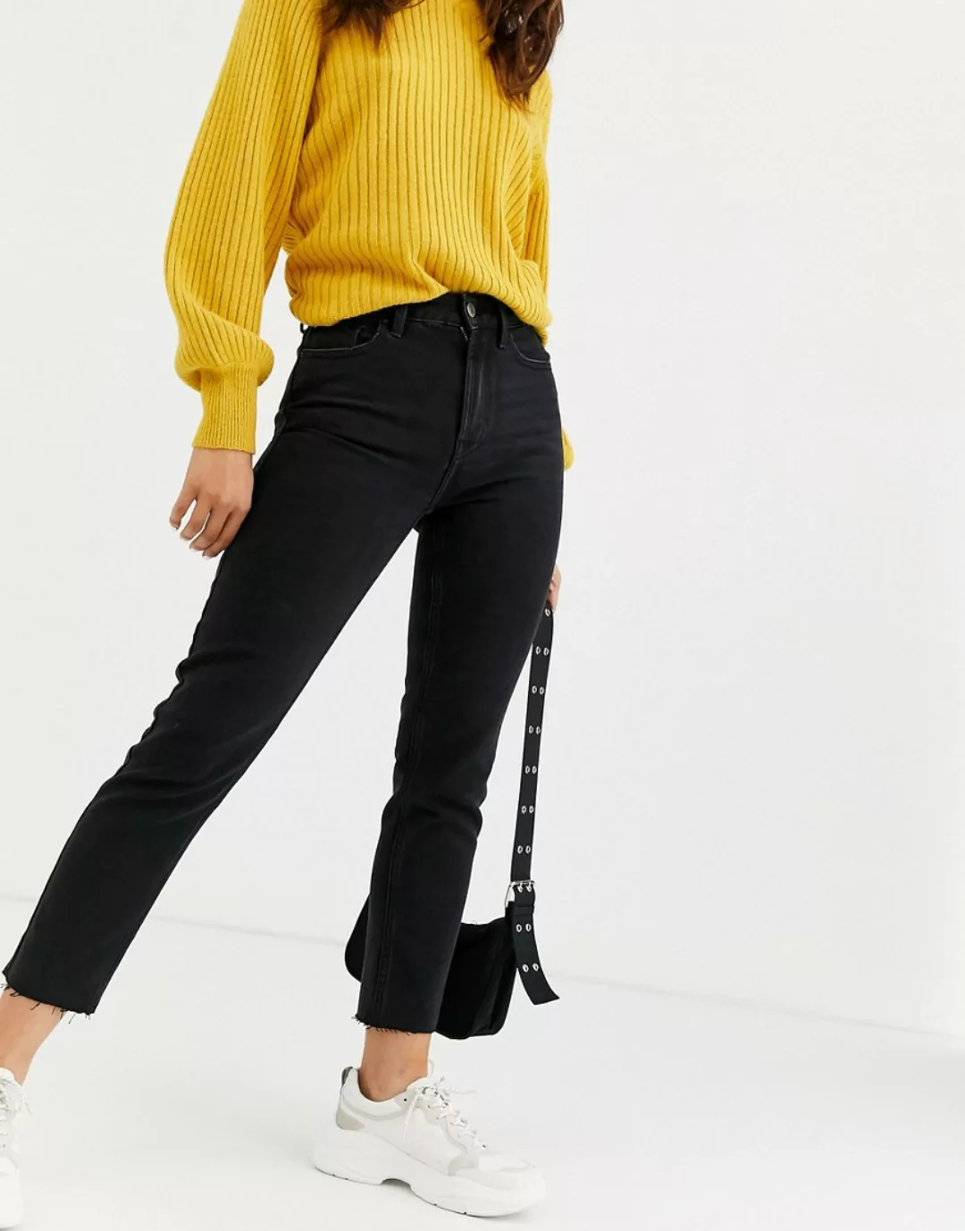 Only – Gerade geschnittene, ungesäumte Jeans in normaler Passform-Schwarz günstig online kaufen