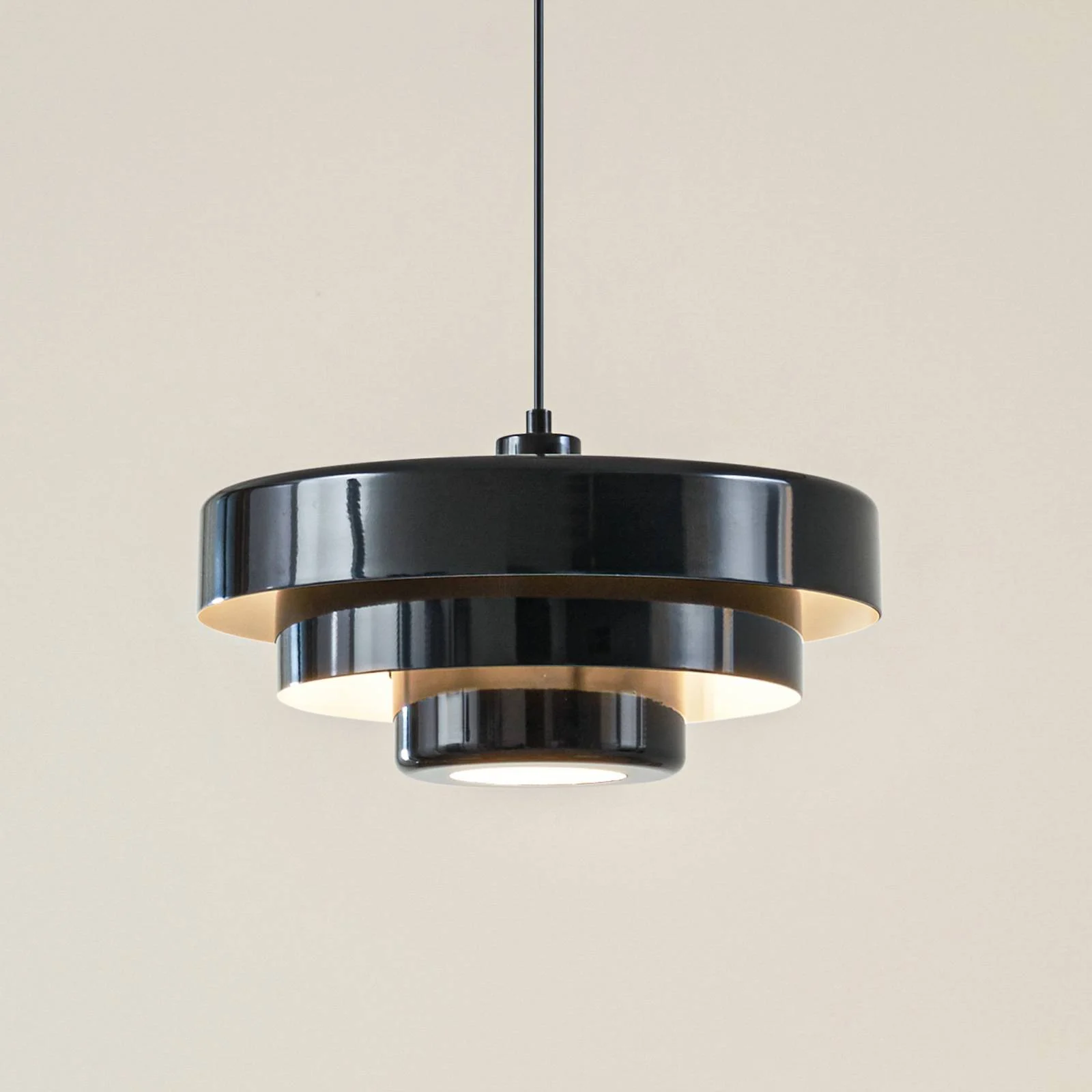 Lindby Hängeleuchte Tivra, schwarz, Ø 35 cm, Metall, E27 günstig online kaufen