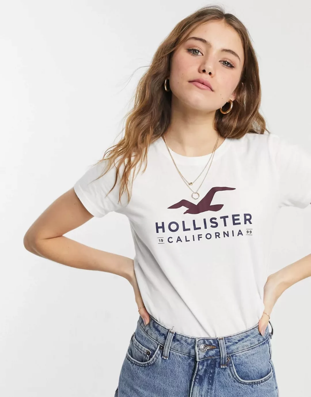 Hollister – T-Shirt in Weiß mit Logo vorn günstig online kaufen