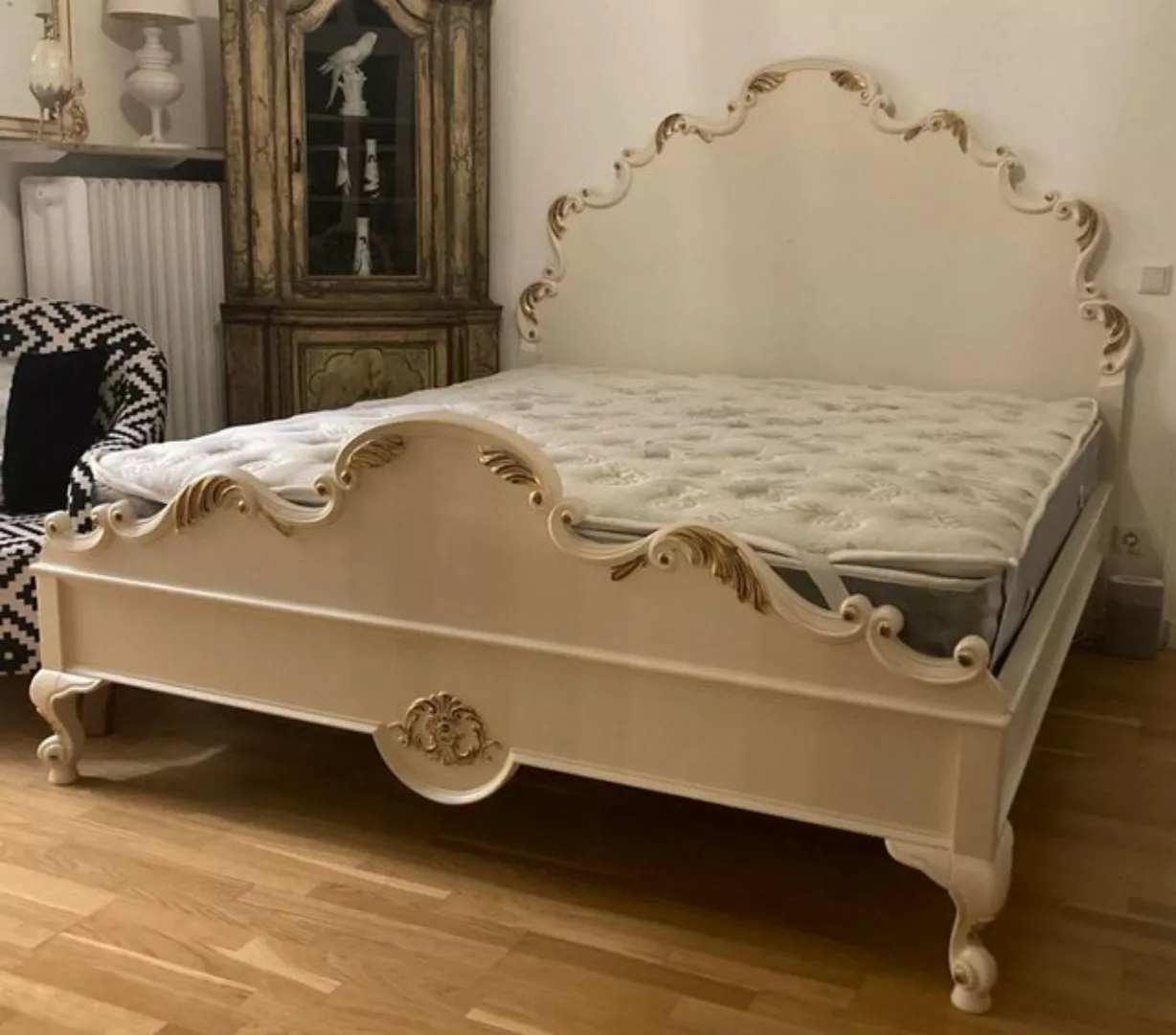 Casa Padrino Bett Casa Padrino Barock Doppelbett mit Matratze Creme / Gold günstig online kaufen