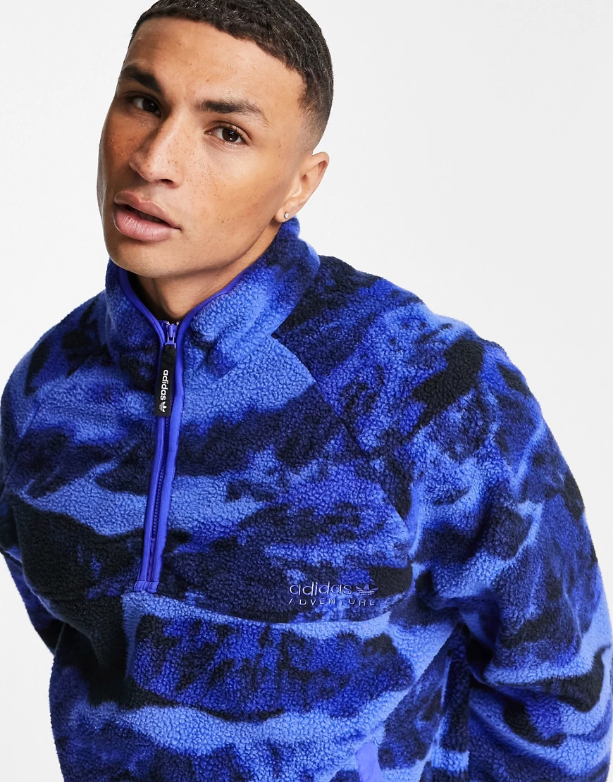 adidas Originals – Adventure – Fleece-Pullover in Blau mit Bergprint und 1/ günstig online kaufen