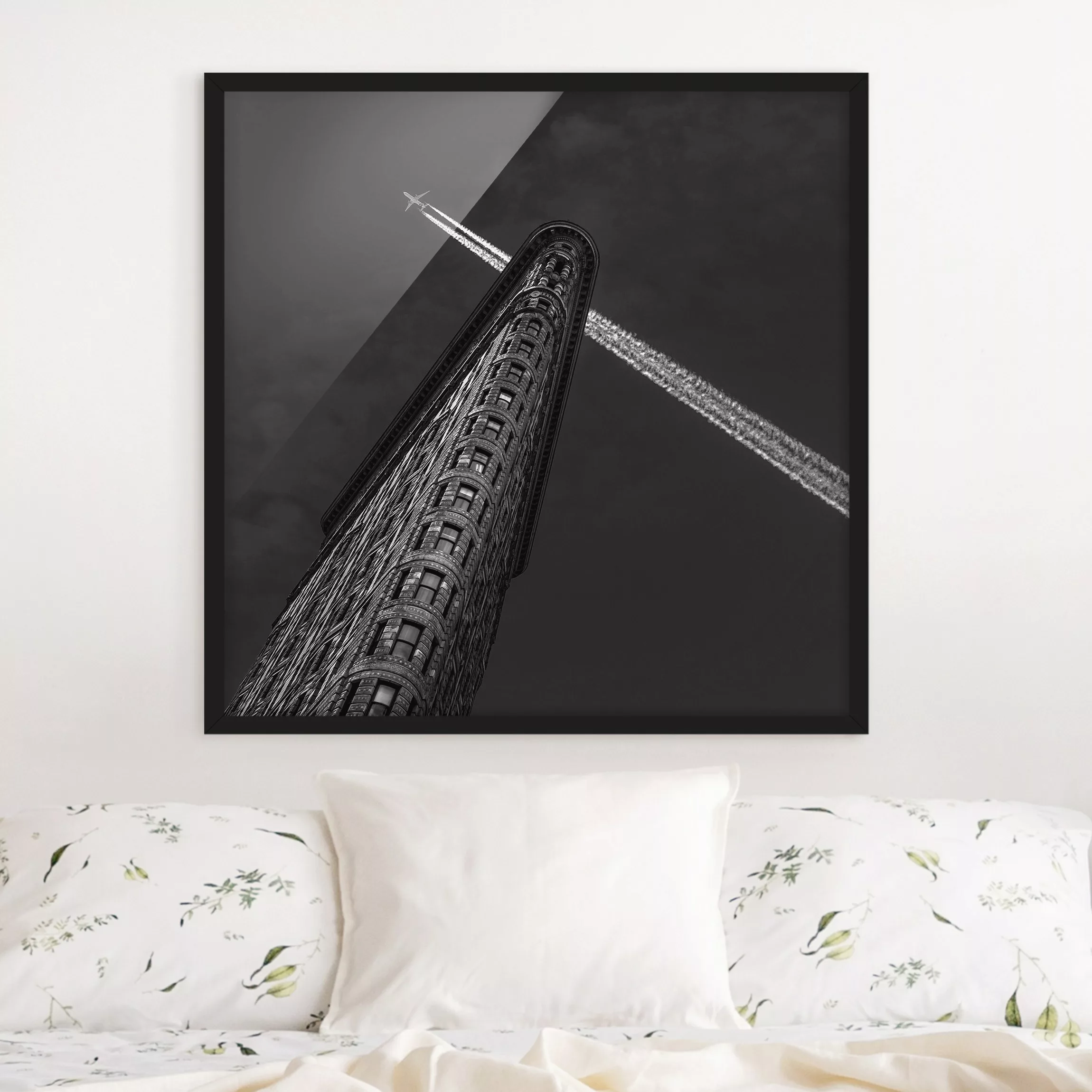 Bild mit Rahmen New York Flat Iron mit Flugzeug günstig online kaufen