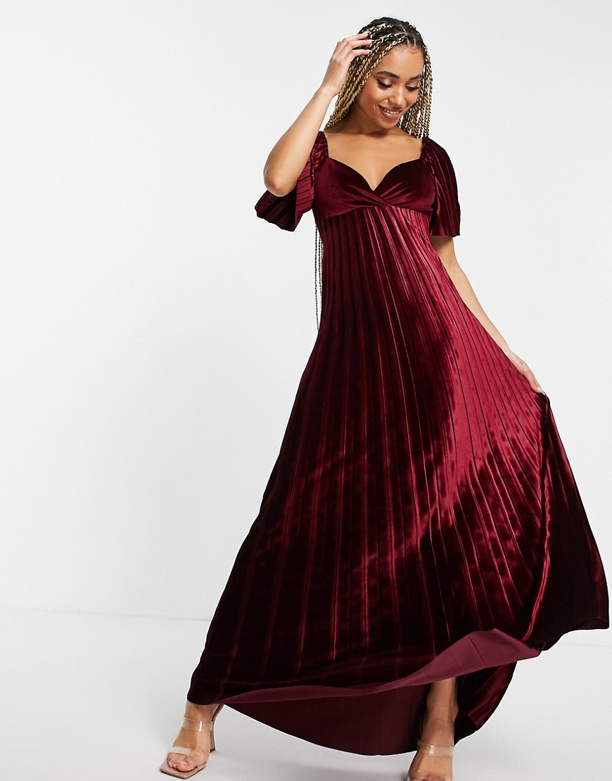 ASOS DESIGN – Plissiertes Maxikleid aus Samt in Ochsenblutrot mit verdrehte günstig online kaufen