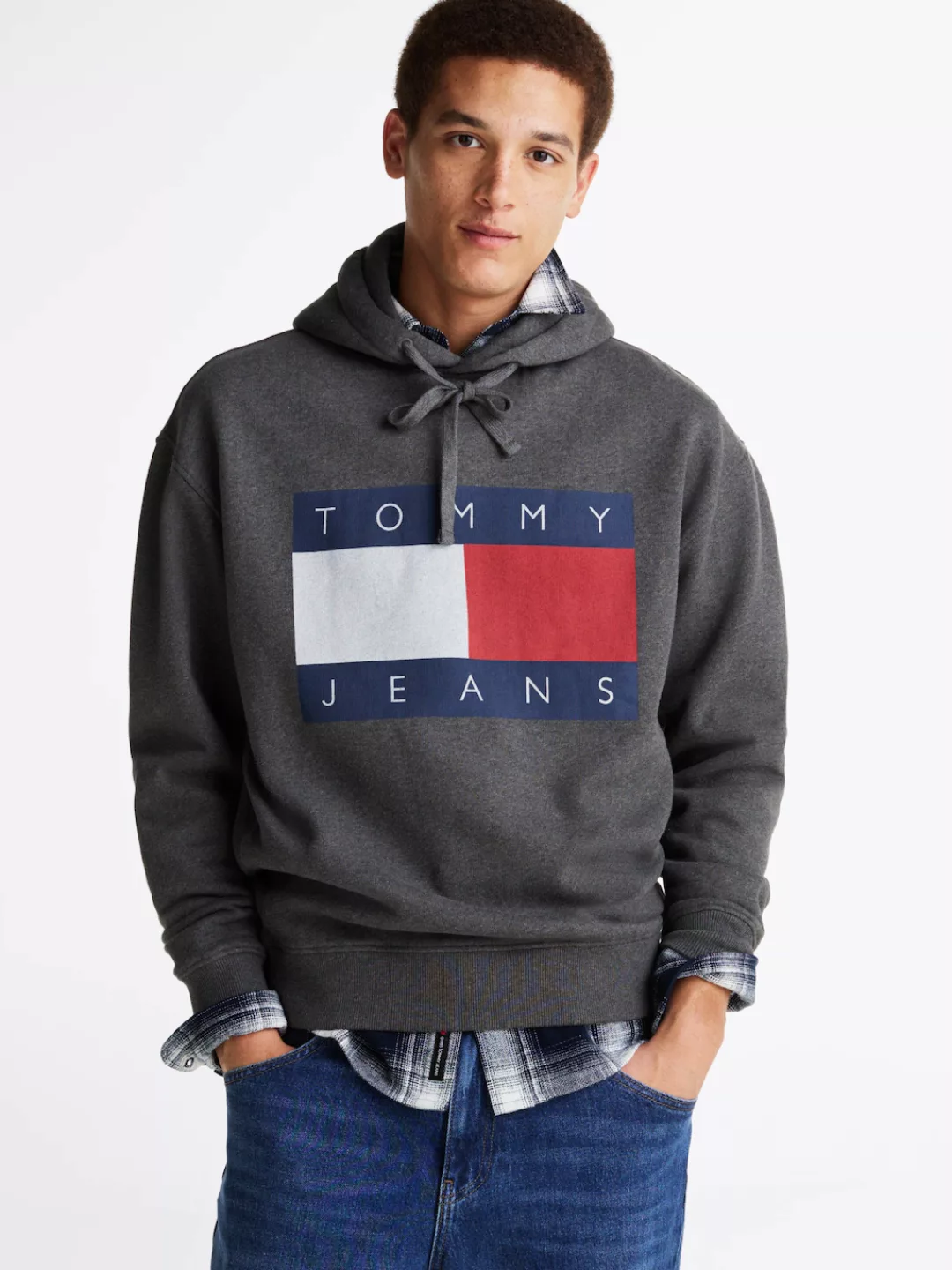 Tommy Jeans Sweatshirt TJM RLX MELANGE FLAG HOODIE mit bedruckten Markenlog günstig online kaufen