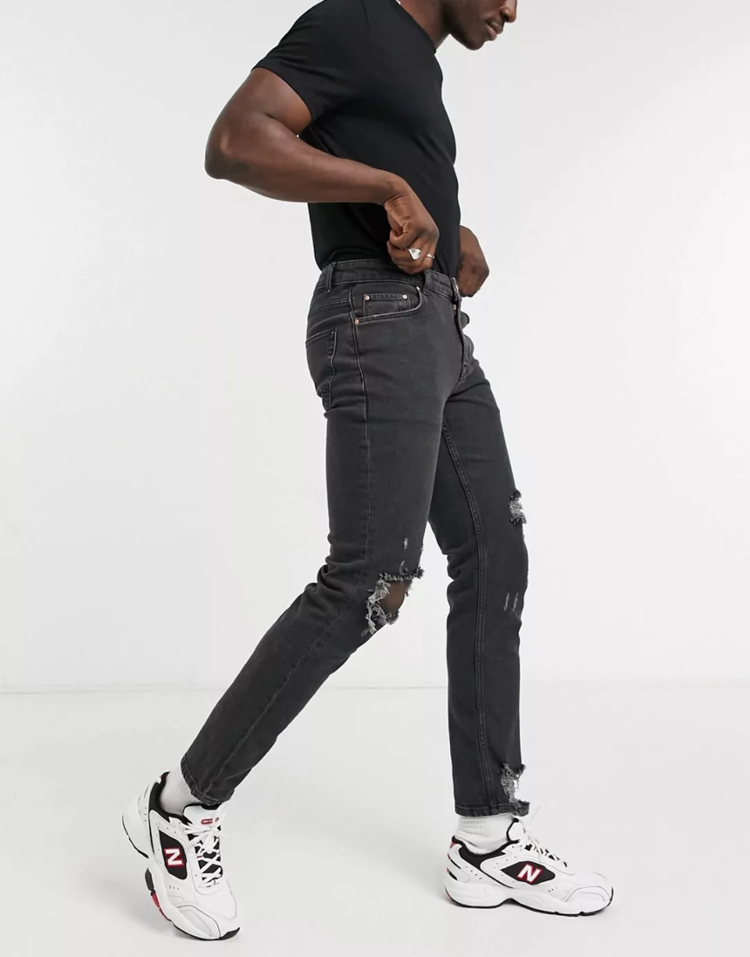 ASOS DESIGN – Schmale Stretch-Jeans mit Zierrissen in verwaschenem Schwarz günstig online kaufen