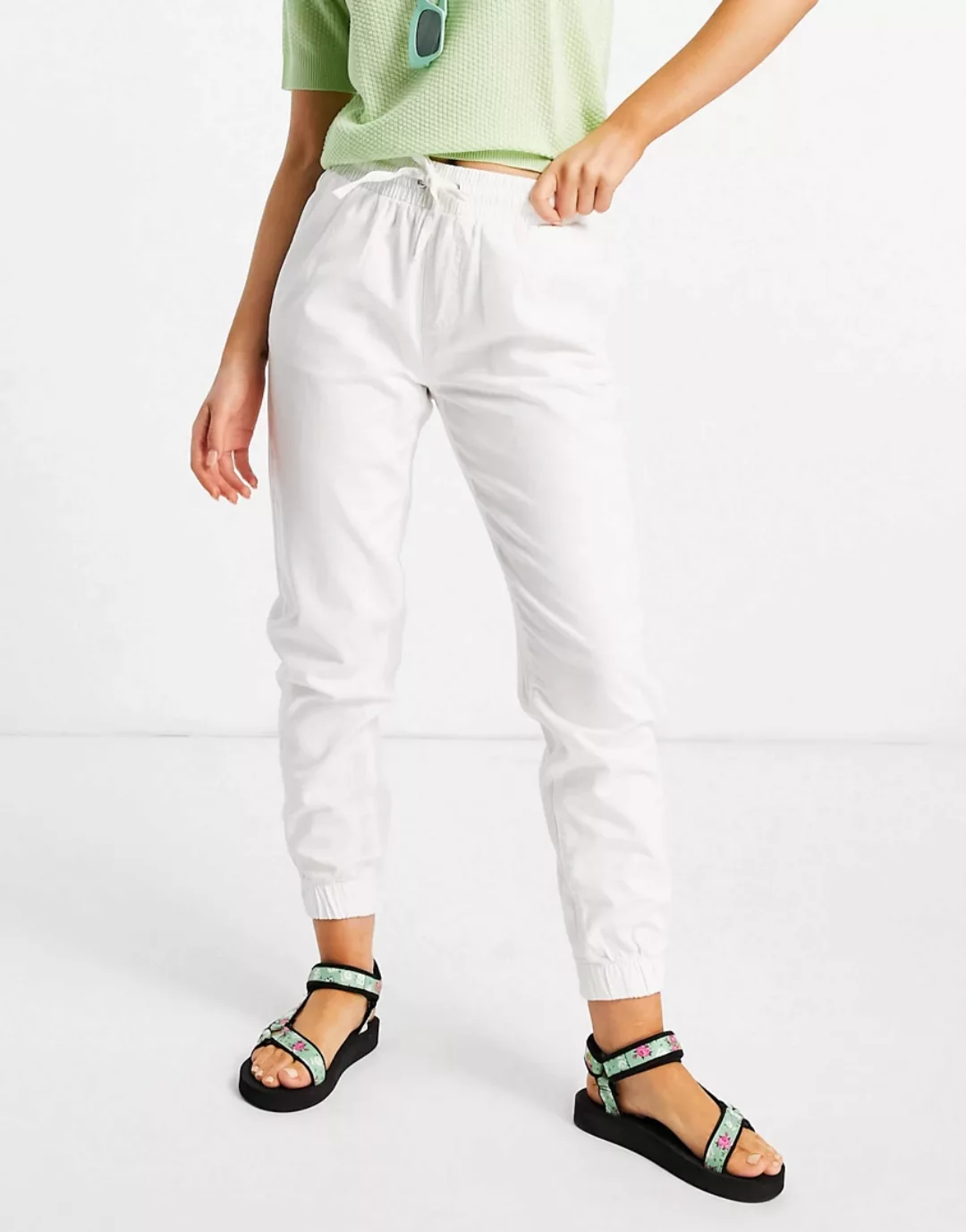 New Look – Leichte Jeans-Jogginghose in gebrochenem Weiß günstig online kaufen