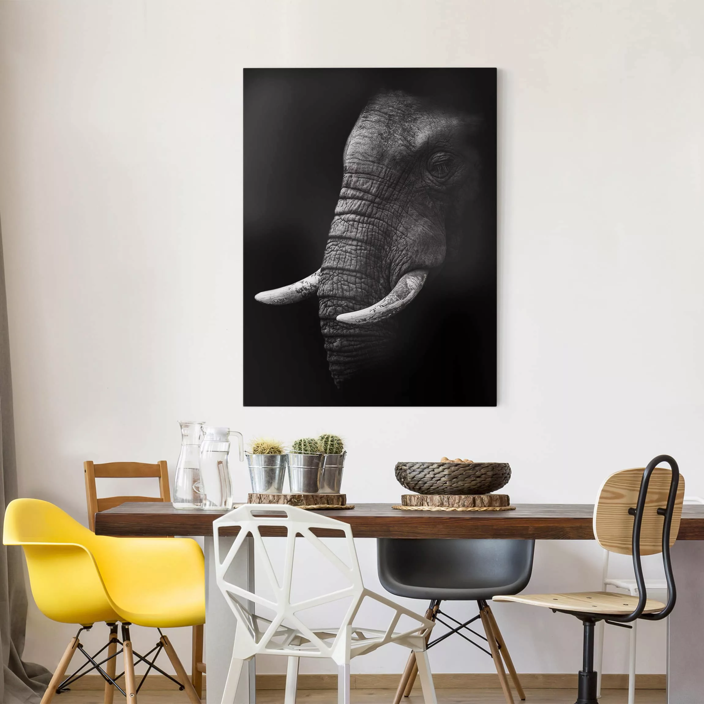 Leinwandbild Schwarz-Weiß - Hochformat Dunkles Elefanten Portrait günstig online kaufen