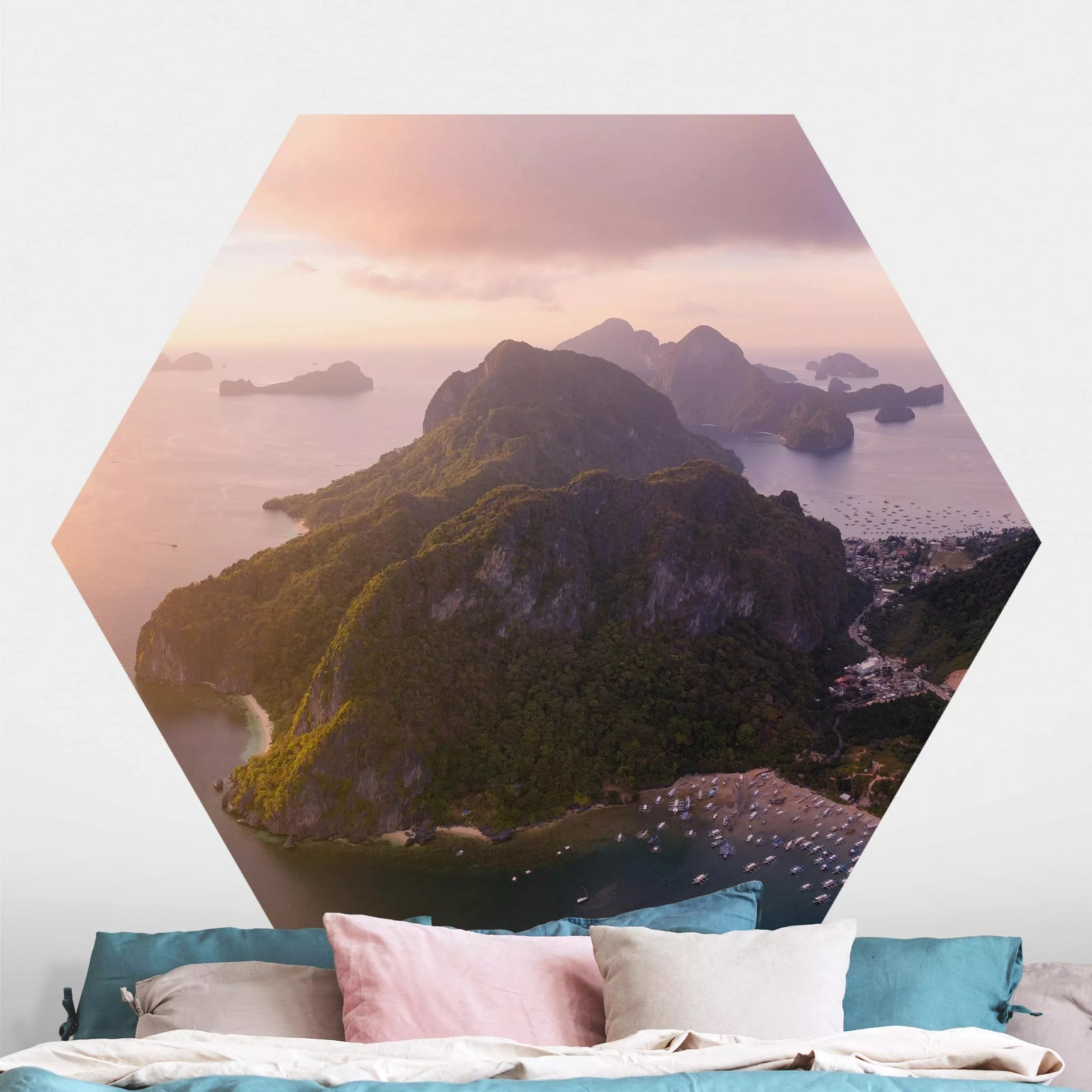 Hexagon Fototapete selbstklebend Atmosphärische Küstenlandschaft günstig online kaufen