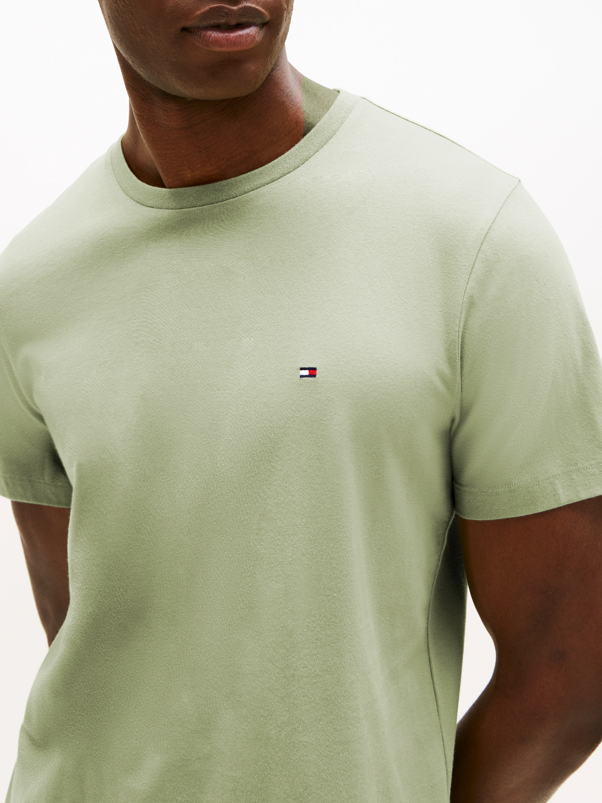 Tommy Hilfiger T-Shirt "ESSENTIAL REG FIT SOLID TEE mit Stickerei und Rundh günstig online kaufen