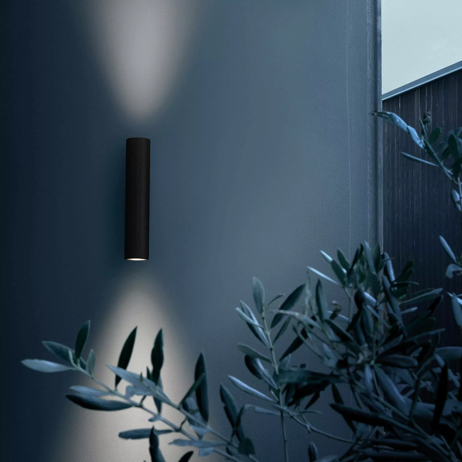 FLOS Flauta Spiga 1 Außenwandlampe, 2.700K schwarz günstig online kaufen