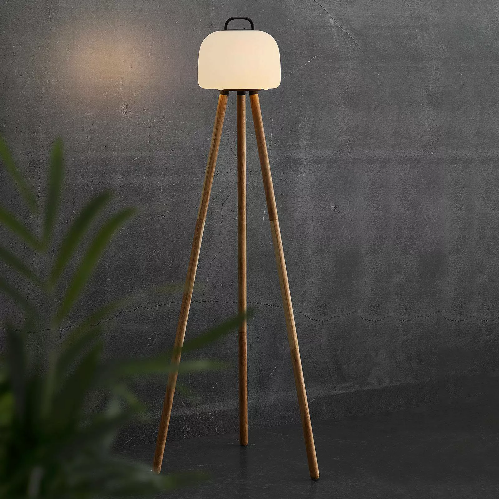 LED-Stehleuchte Kettle Tripod Holz, Schirm 22cm günstig online kaufen