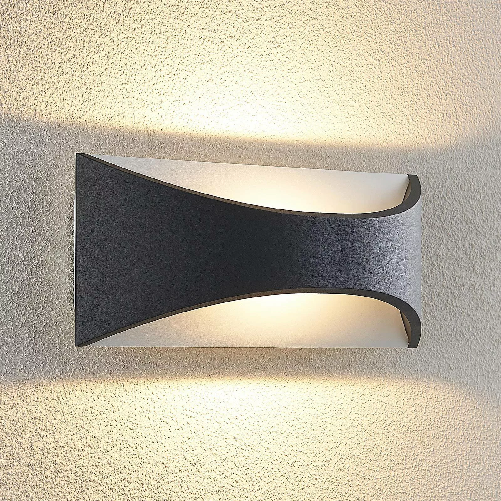 Lindby Mathea LED-Außen-Wandleuchte, Länge 30 cm günstig online kaufen