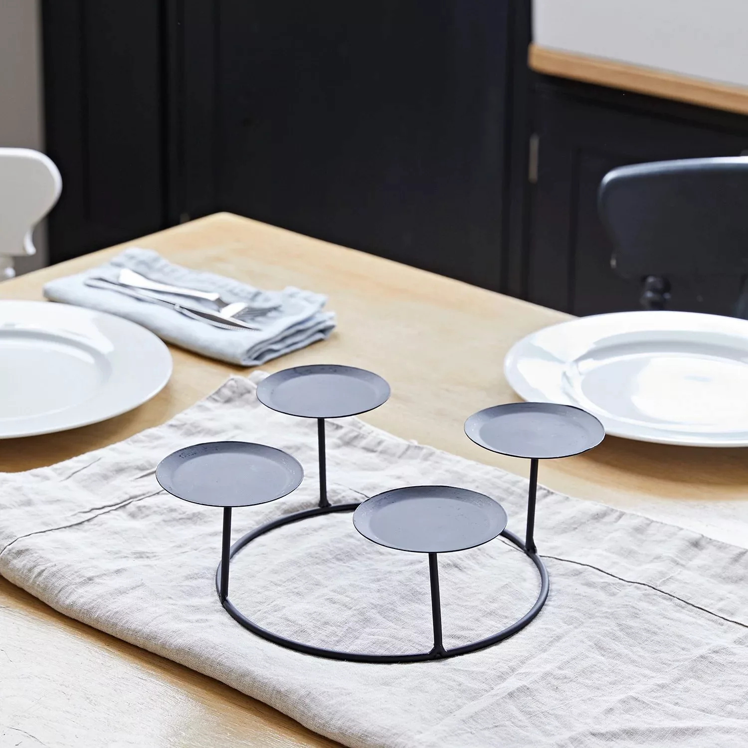 Kerzenständer Tischdeko mit 4 elfenbeinfarbenen TruGlow® LED Stumpenkerzen günstig online kaufen