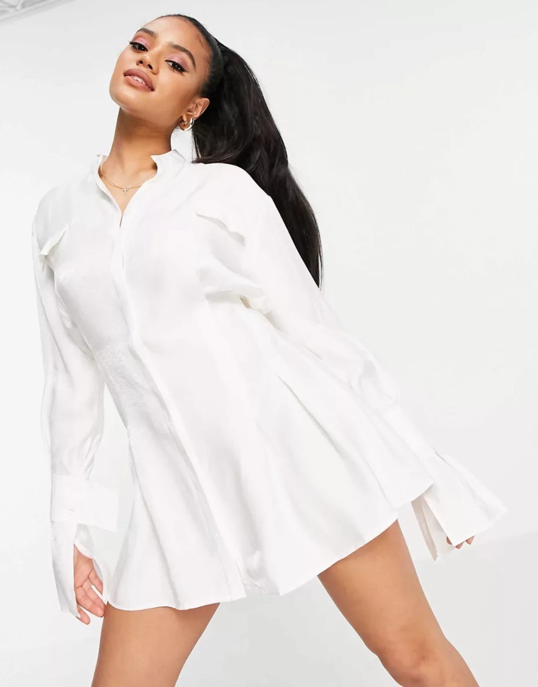 Aria Cove – Hemdkleid mit Tennisrock-Detail in Weiß günstig online kaufen