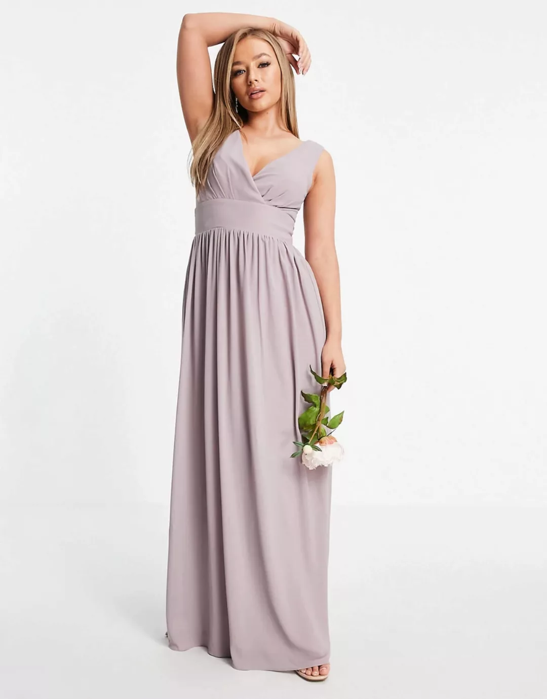TFNC – Bridesmaid – Kleid aus Chiffon mit Wickeloberteil in Hellgrau günstig online kaufen